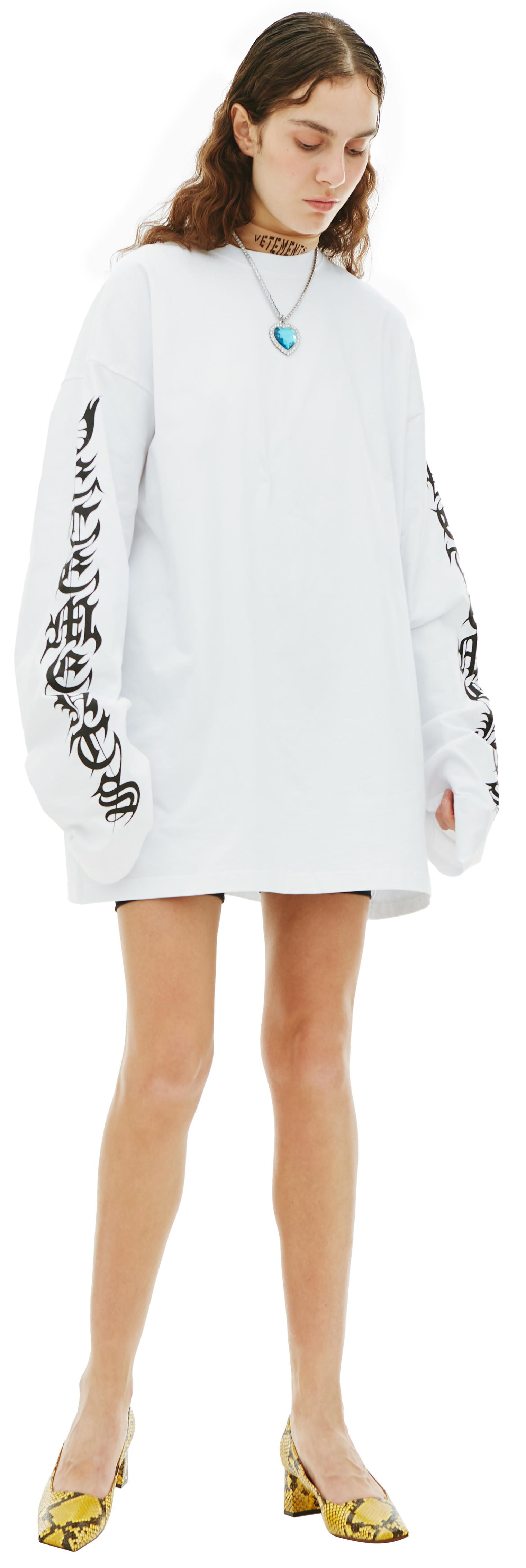 VETEMENTS Лонгслив с готическим принтом