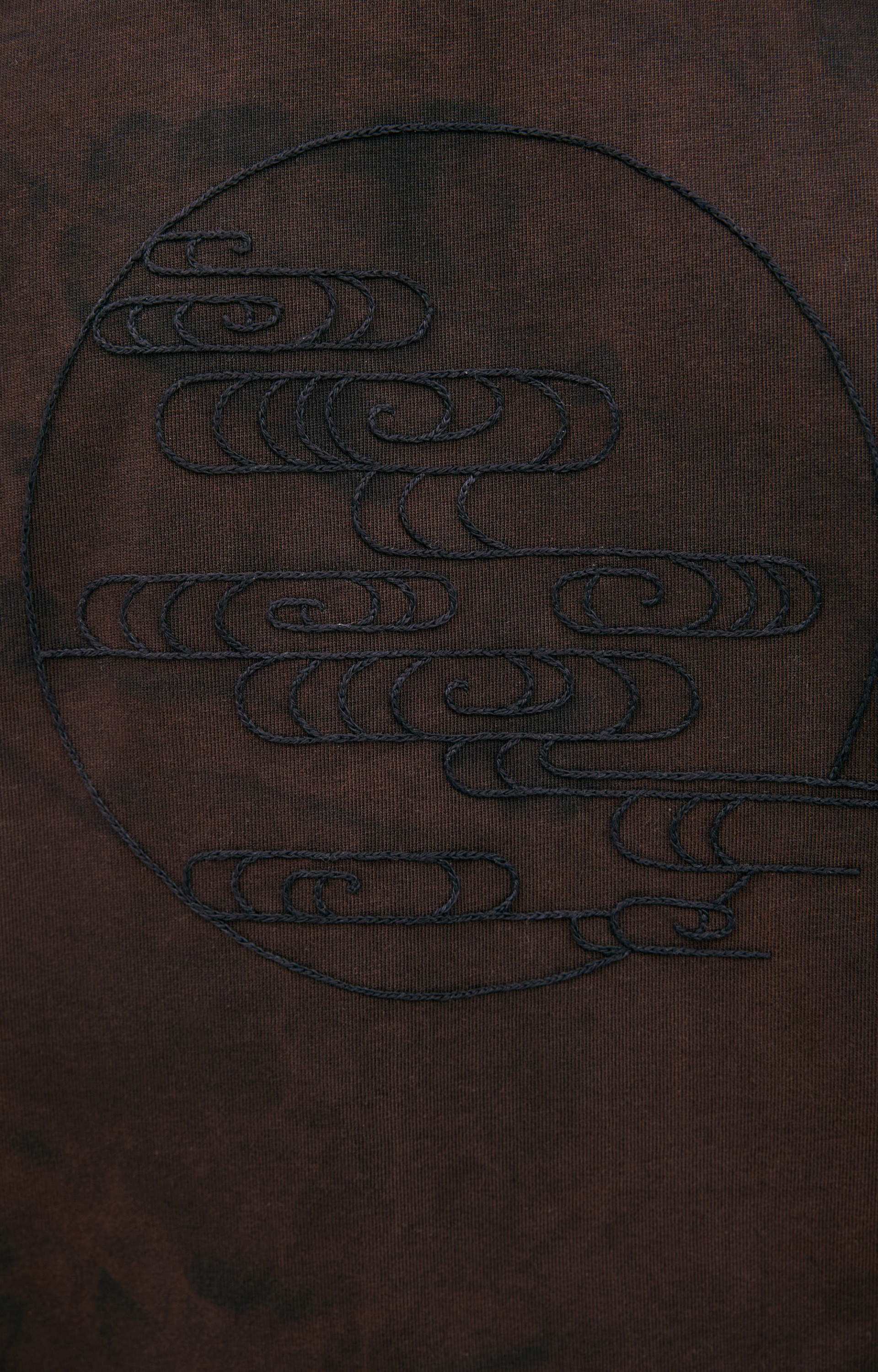 PLANIMETRY Футболка-OST-BLMNAW25-BLKG большая круглая вышивка на груди, выстир черный