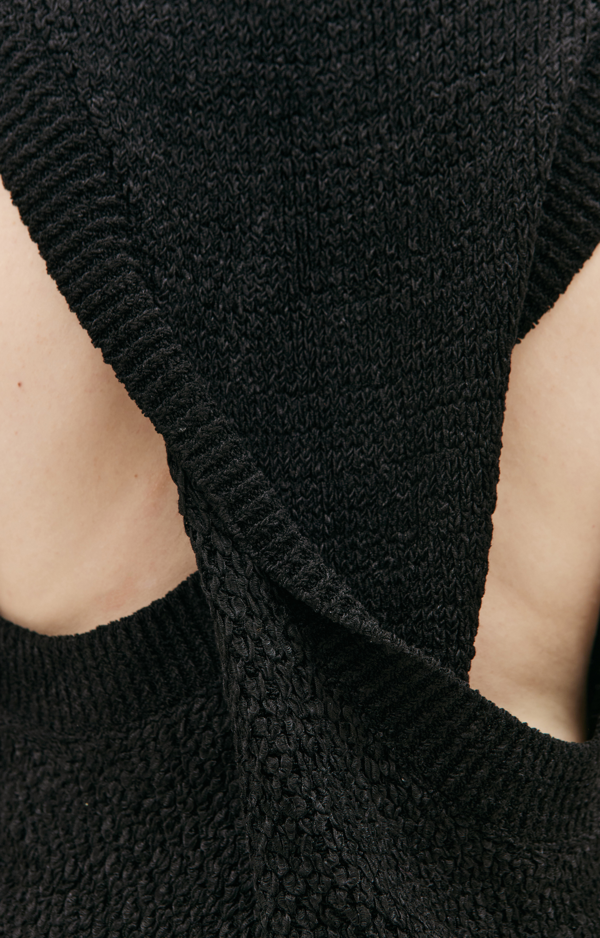 LOUIS GABRIEL NOUCHI Вязаный жилет с перекрученной спиной