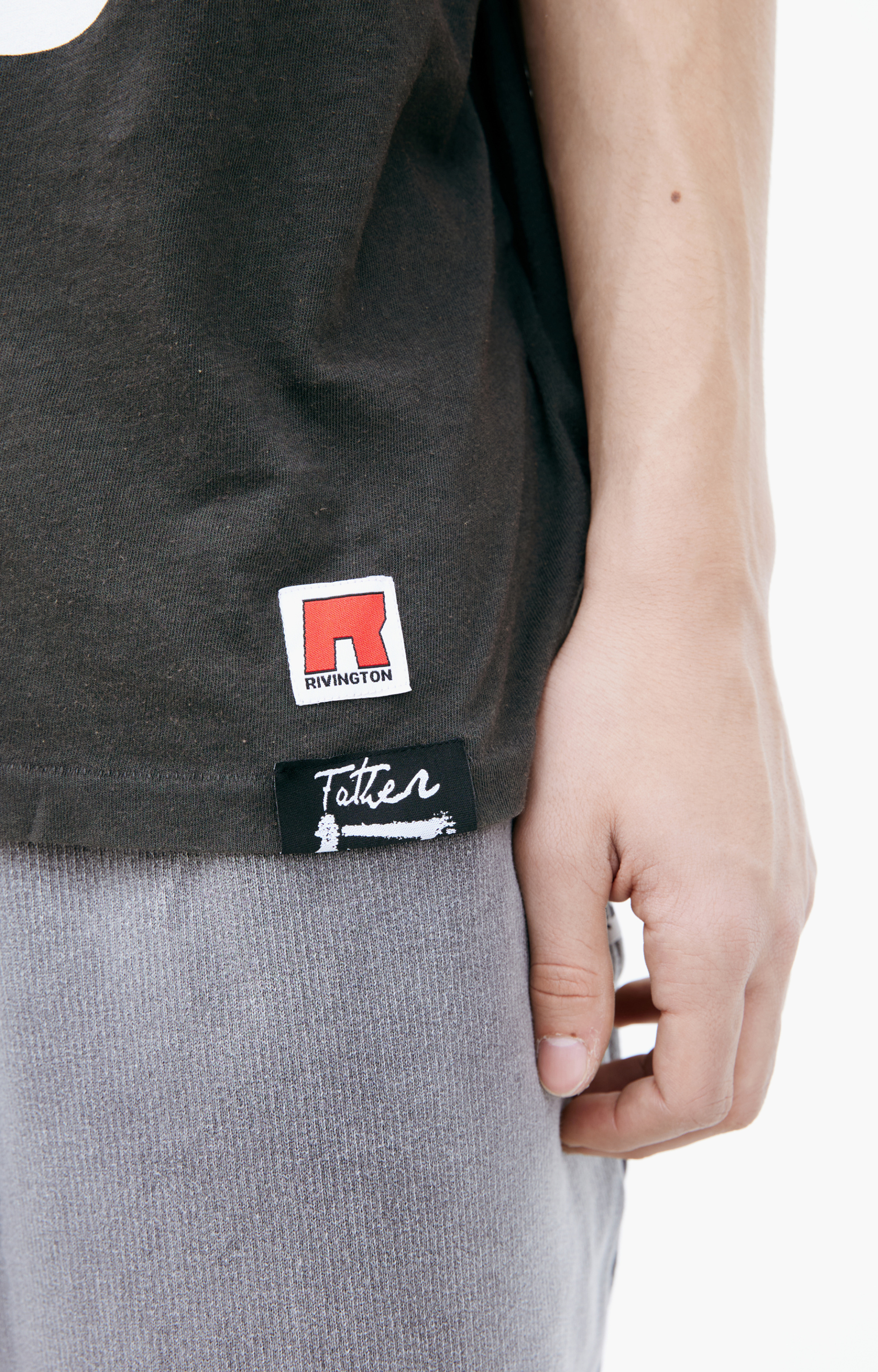 RRR123 Черная футболка с принтом