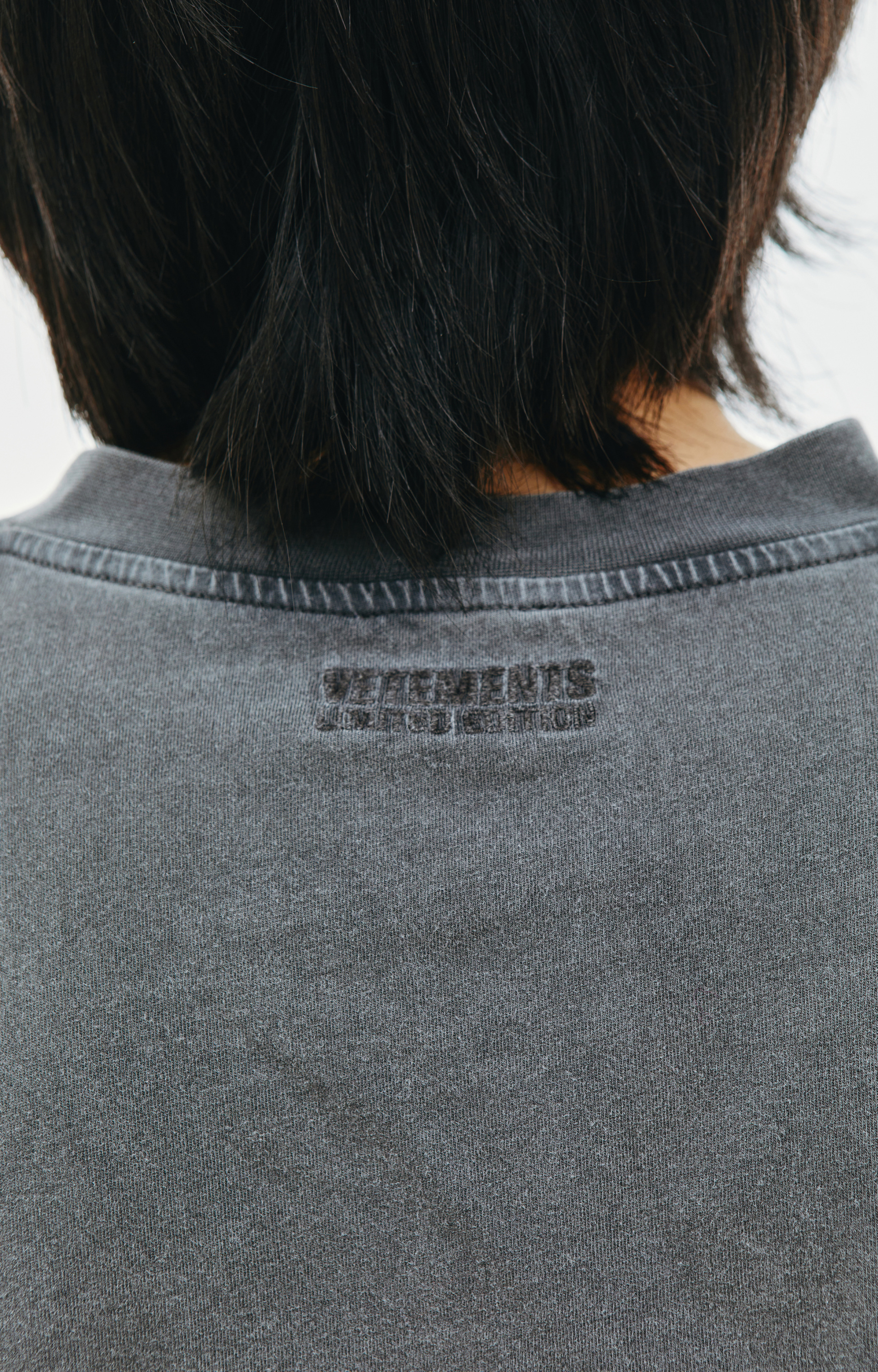 VETEMENTS Оверсайз футболка с выстиранным эффектом