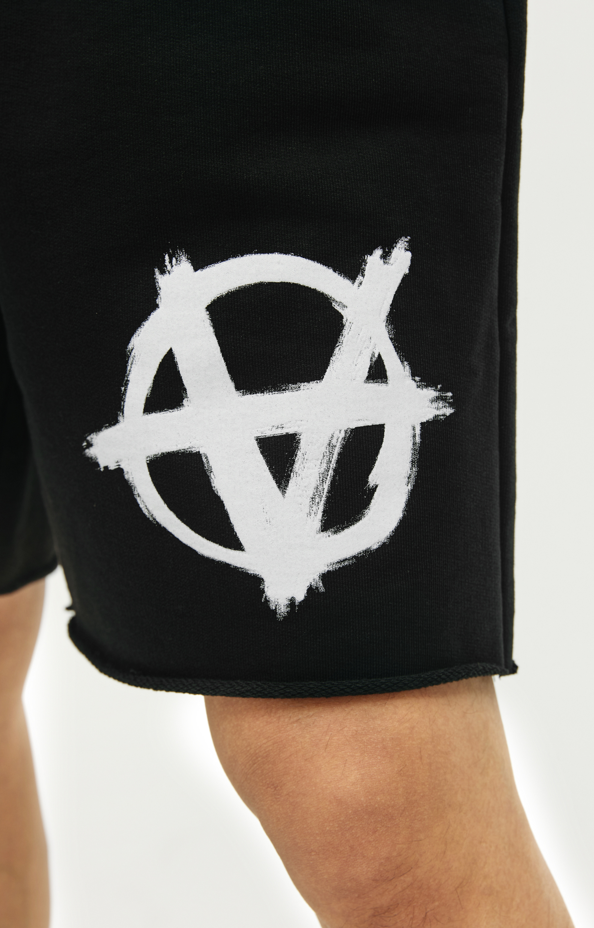 VETEMENTS Шорты с принтом анархия