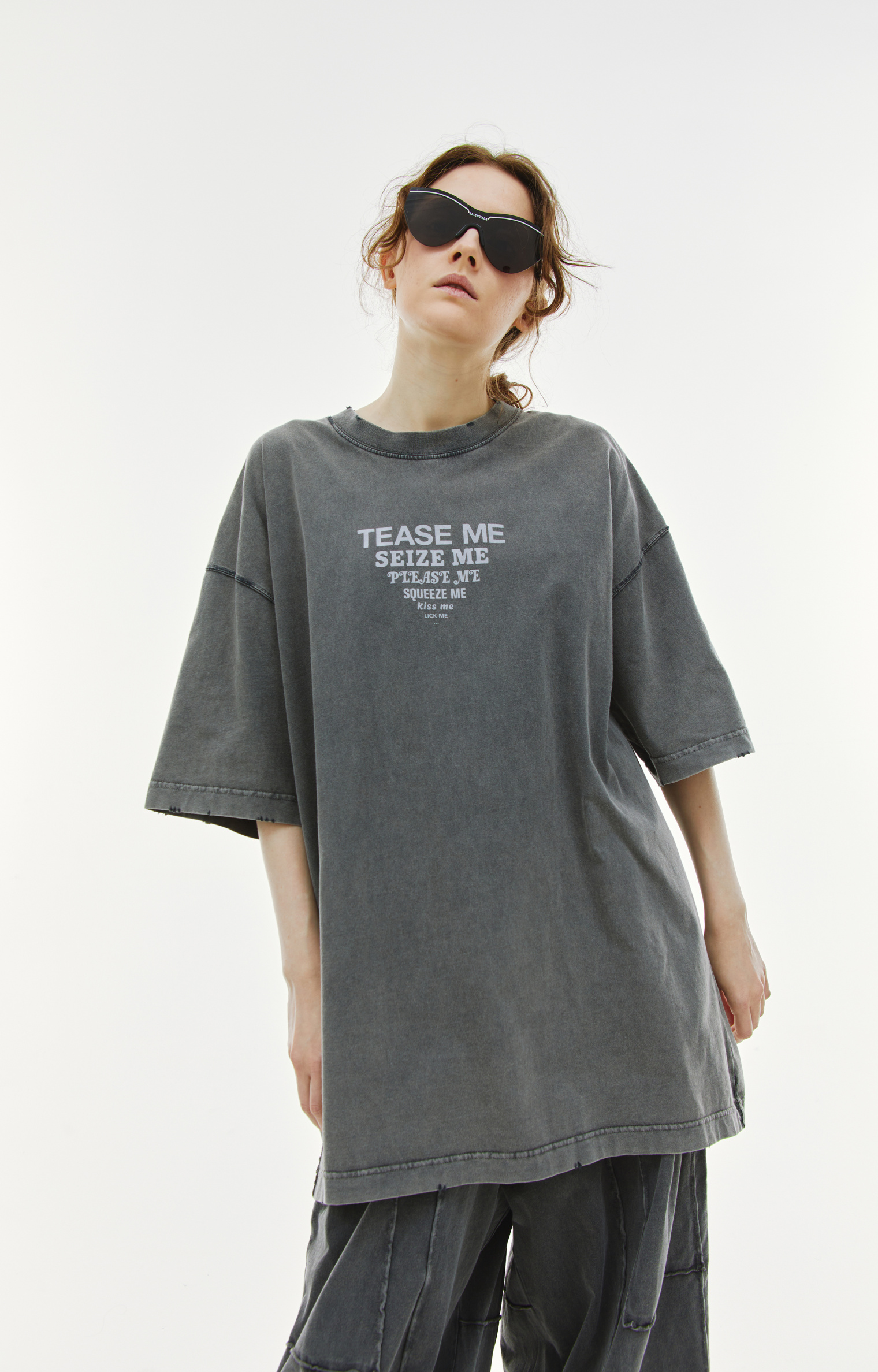 VETEMENTS Оверсайз футболка \'Tease me\'