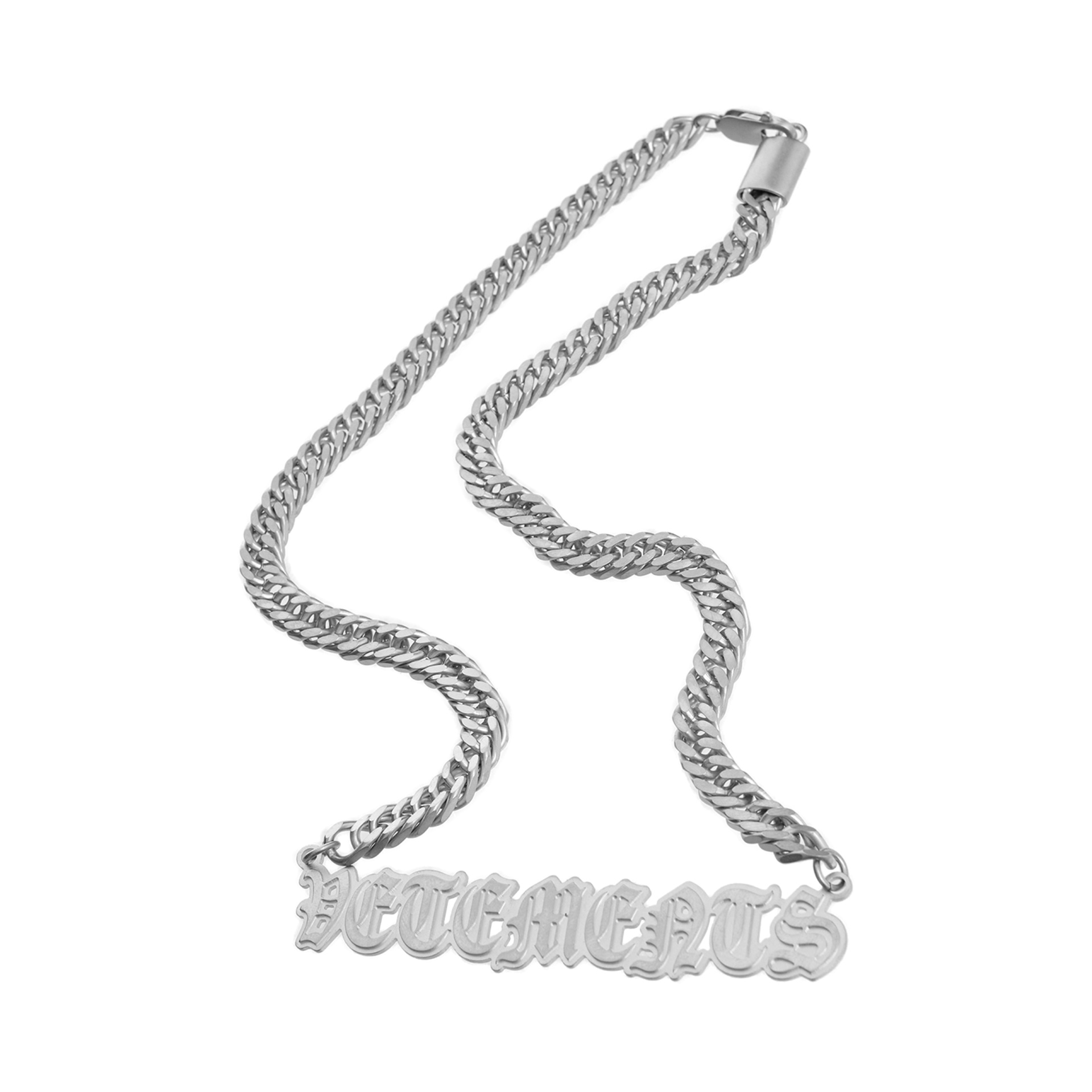 VETEMENTS Колье с готическим логотипом