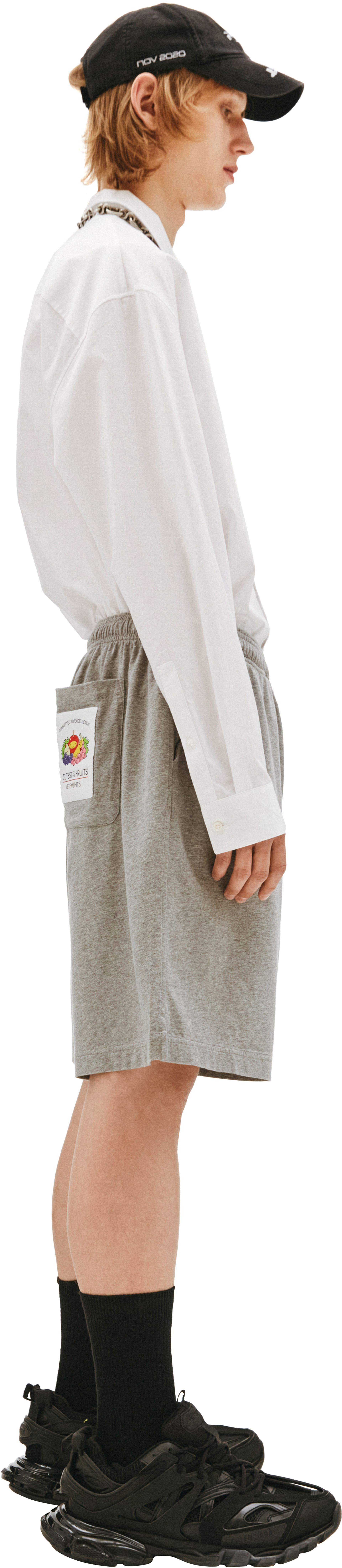 VETEMENTS Серые шорты с патчем