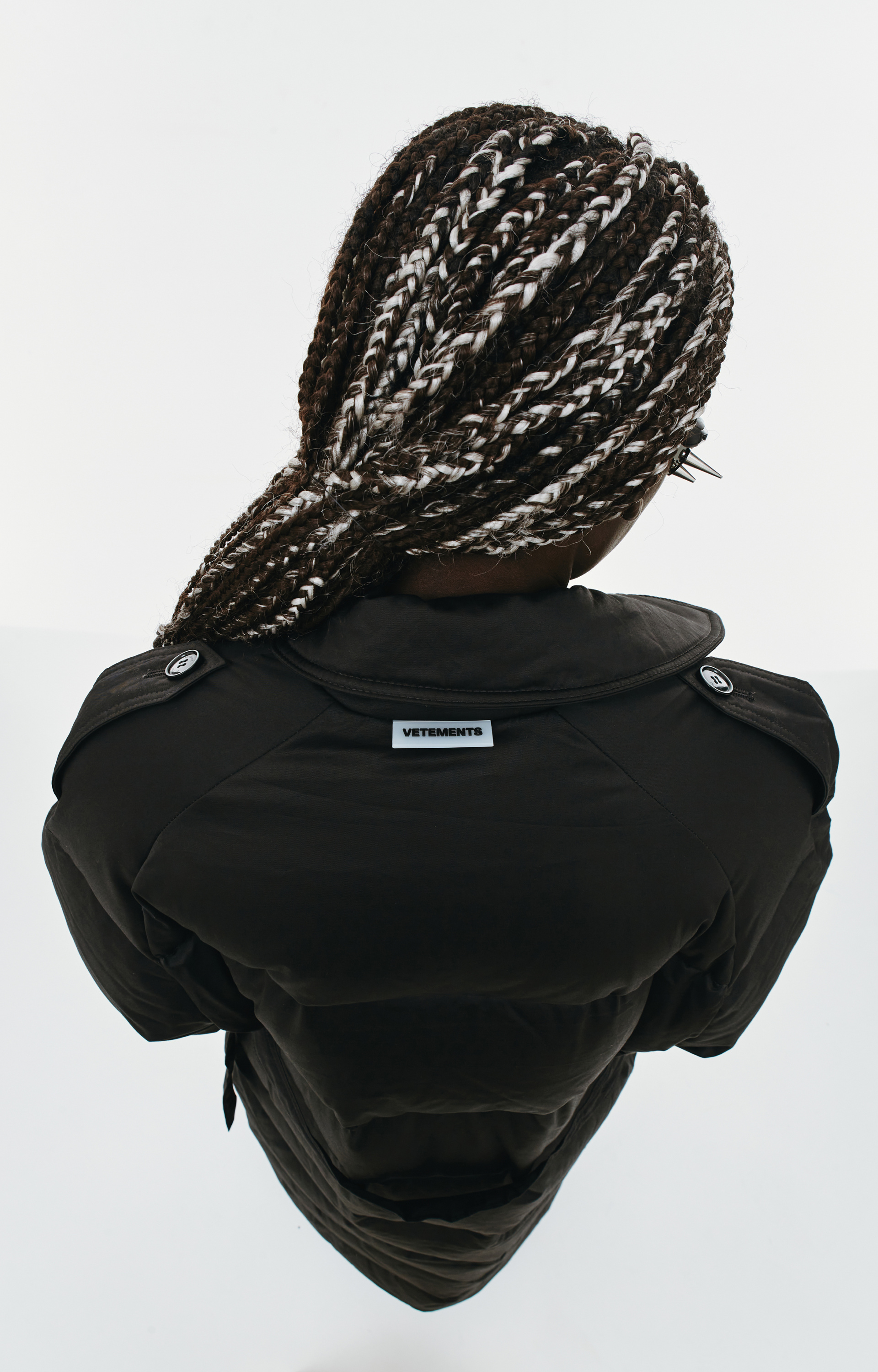 VETEMENTS Длинный пуховик с поясом