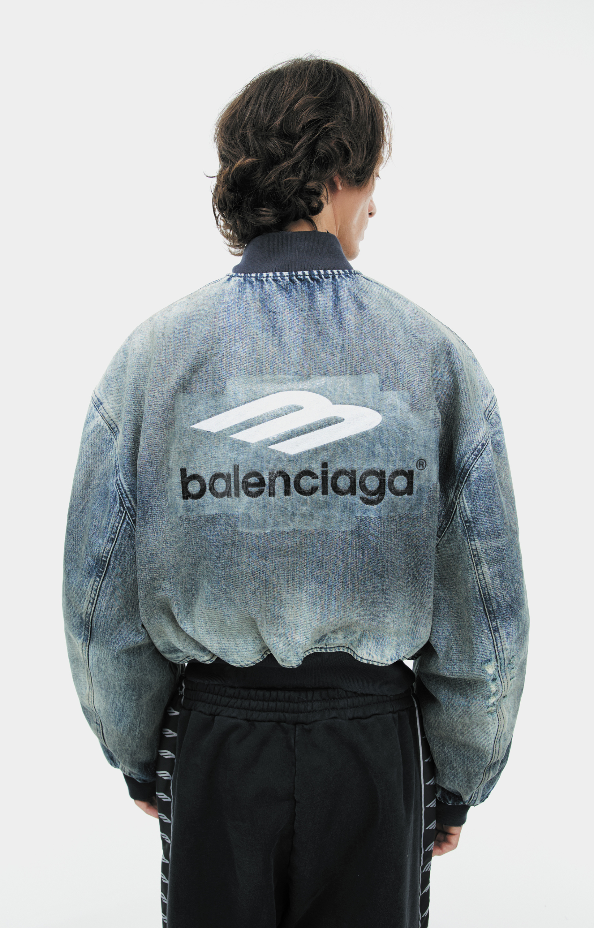 Balenciaga Джинсовый бомбер с эффектом загрязнения