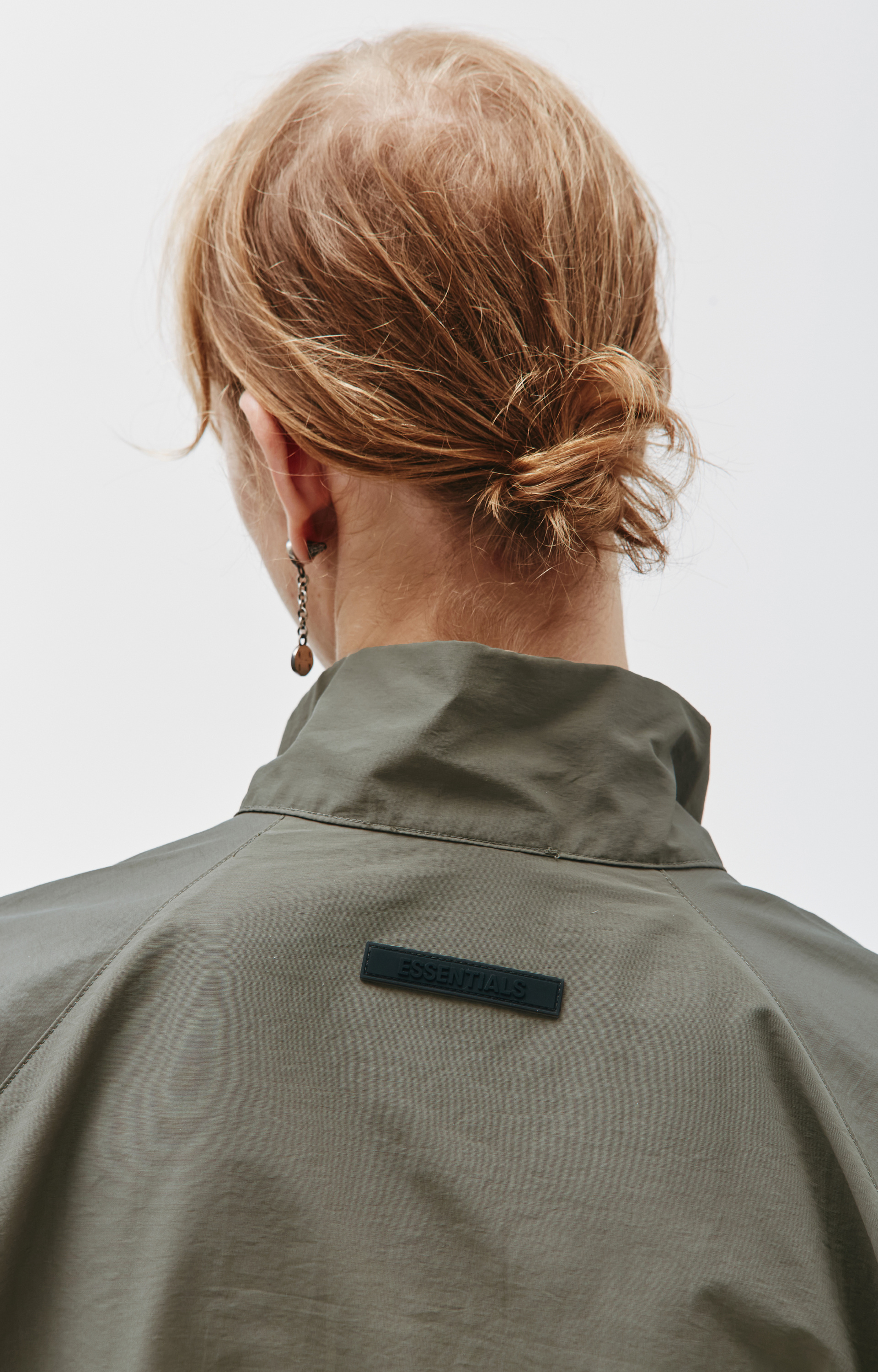 Fear of God Essentials Коричневый анорак на молнии с логотипом