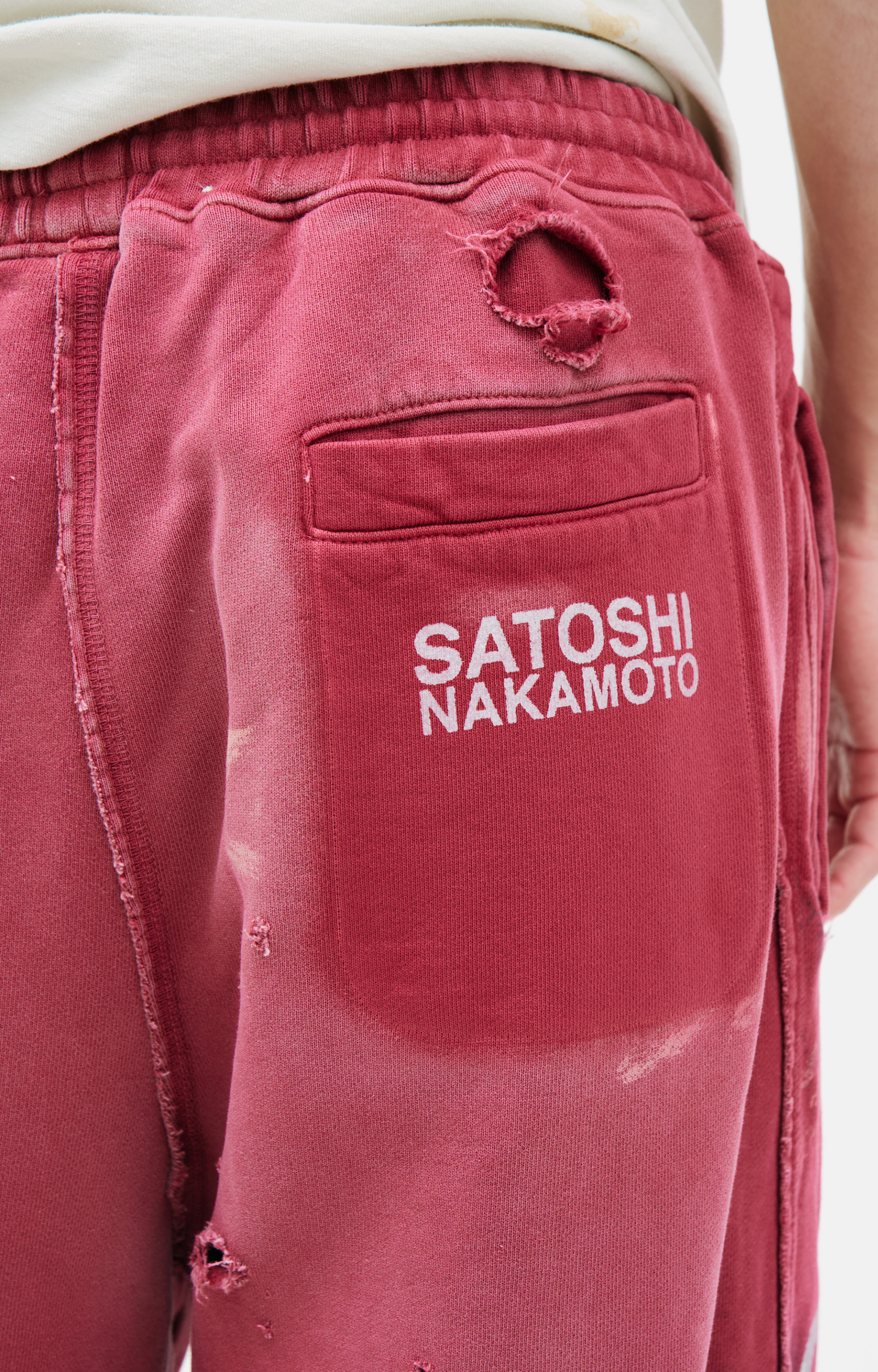 Satoshi Nakamoto Брюки с рваным эффектом