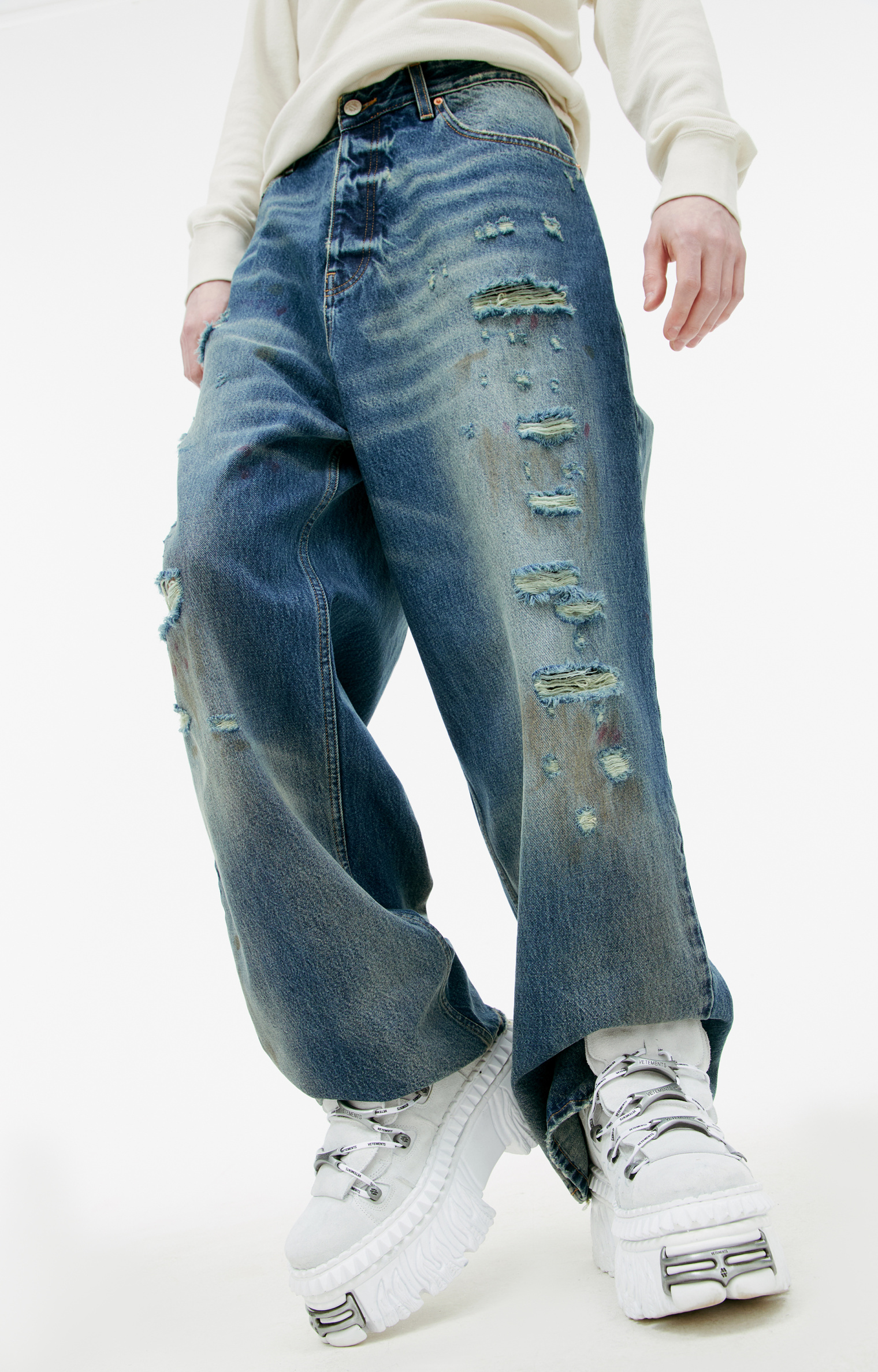 VETEMENTS Рваные джинсы