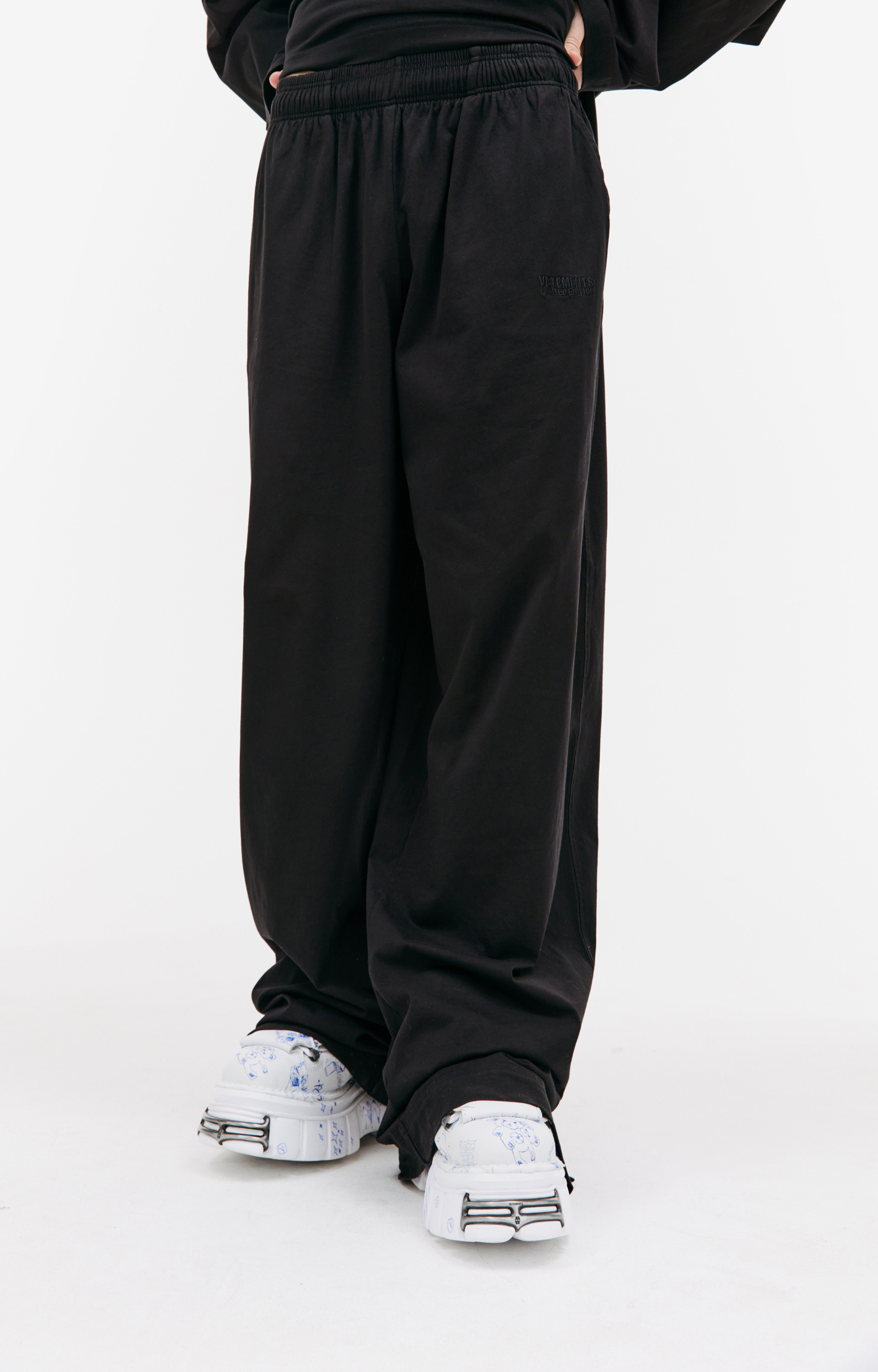 VETEMENTS Широкие брюки на резинке