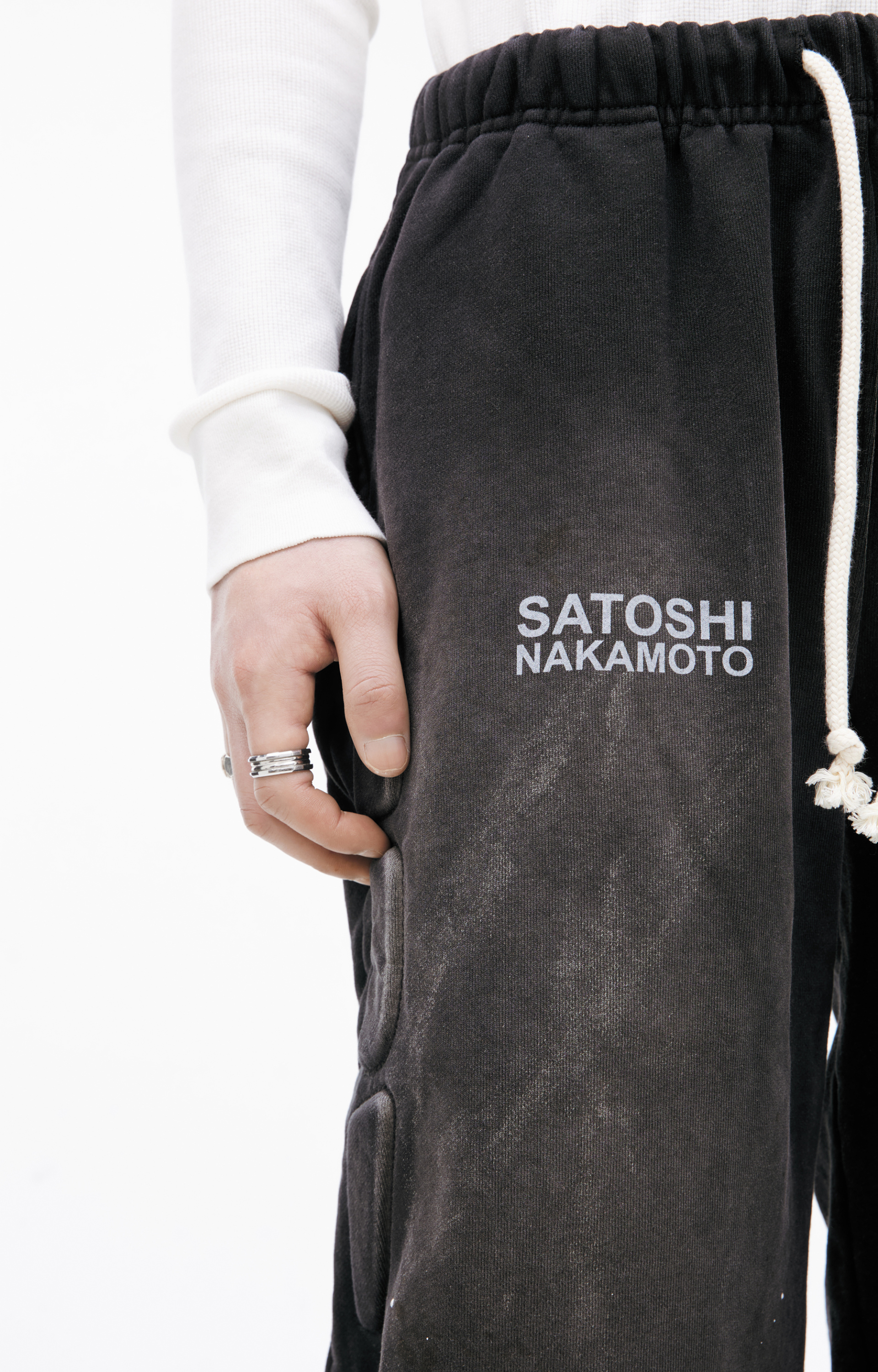 Satoshi Nakamoto Широкие брюки с логотипом