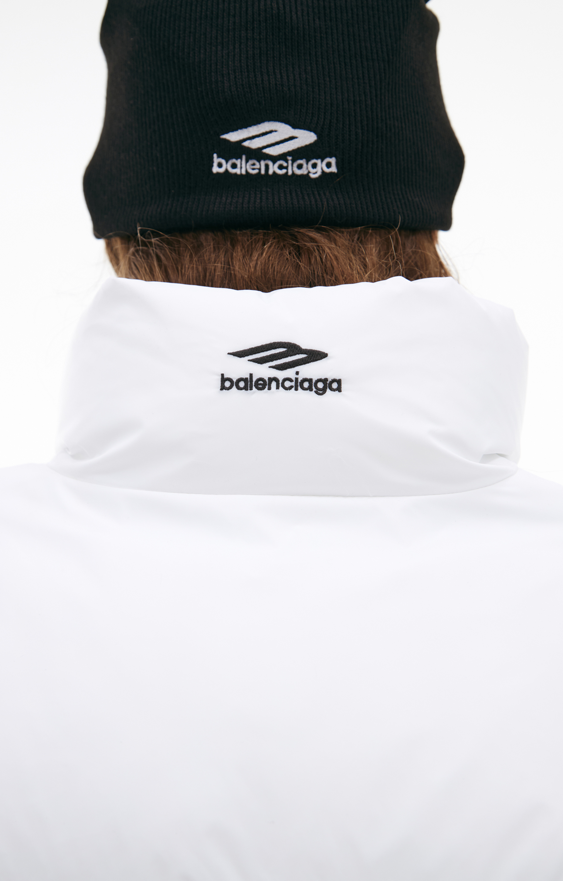 Balenciaga Белый пуховик с логотипом
