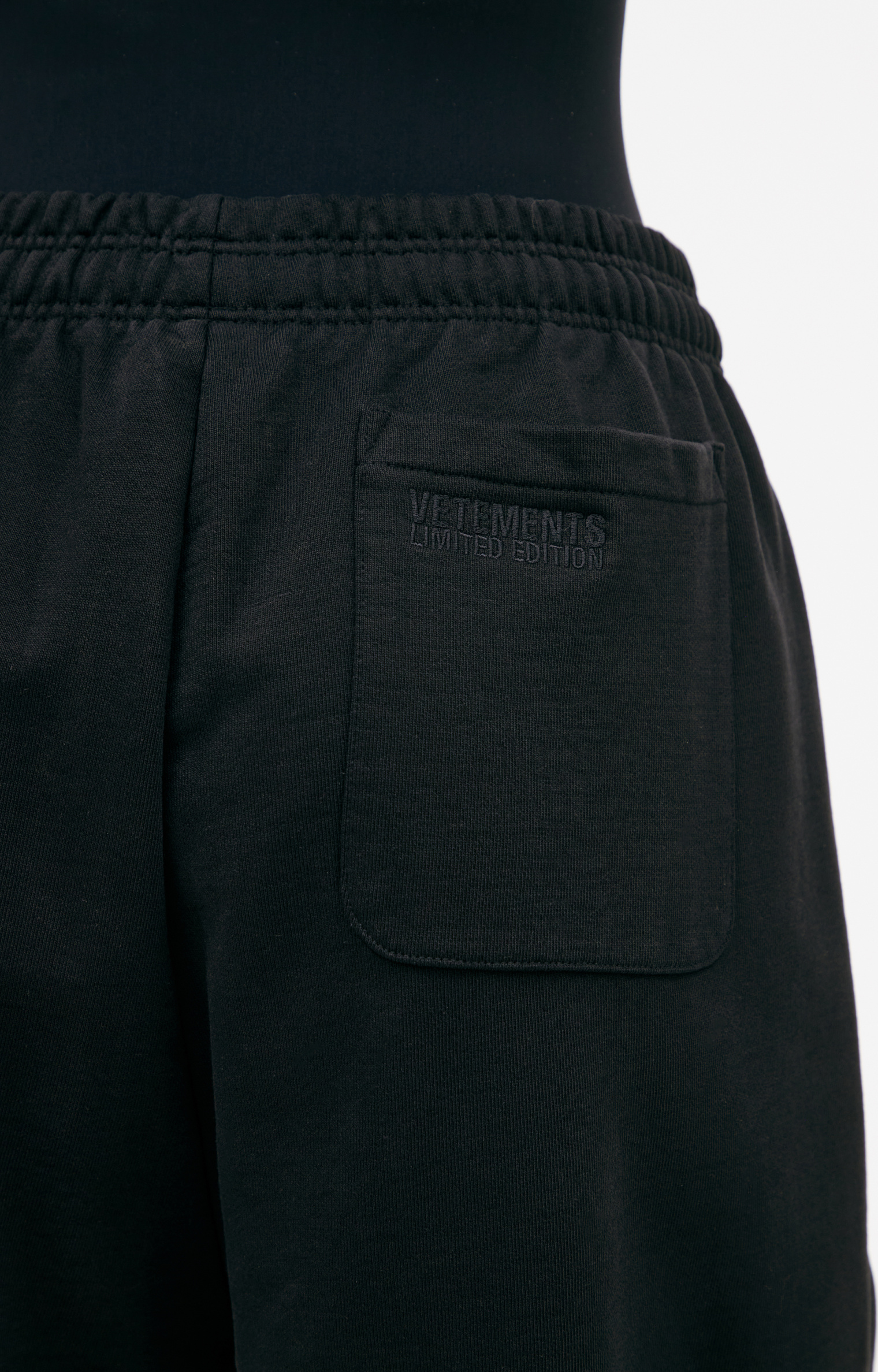 VETEMENTS Спортивные брюки с логотипом