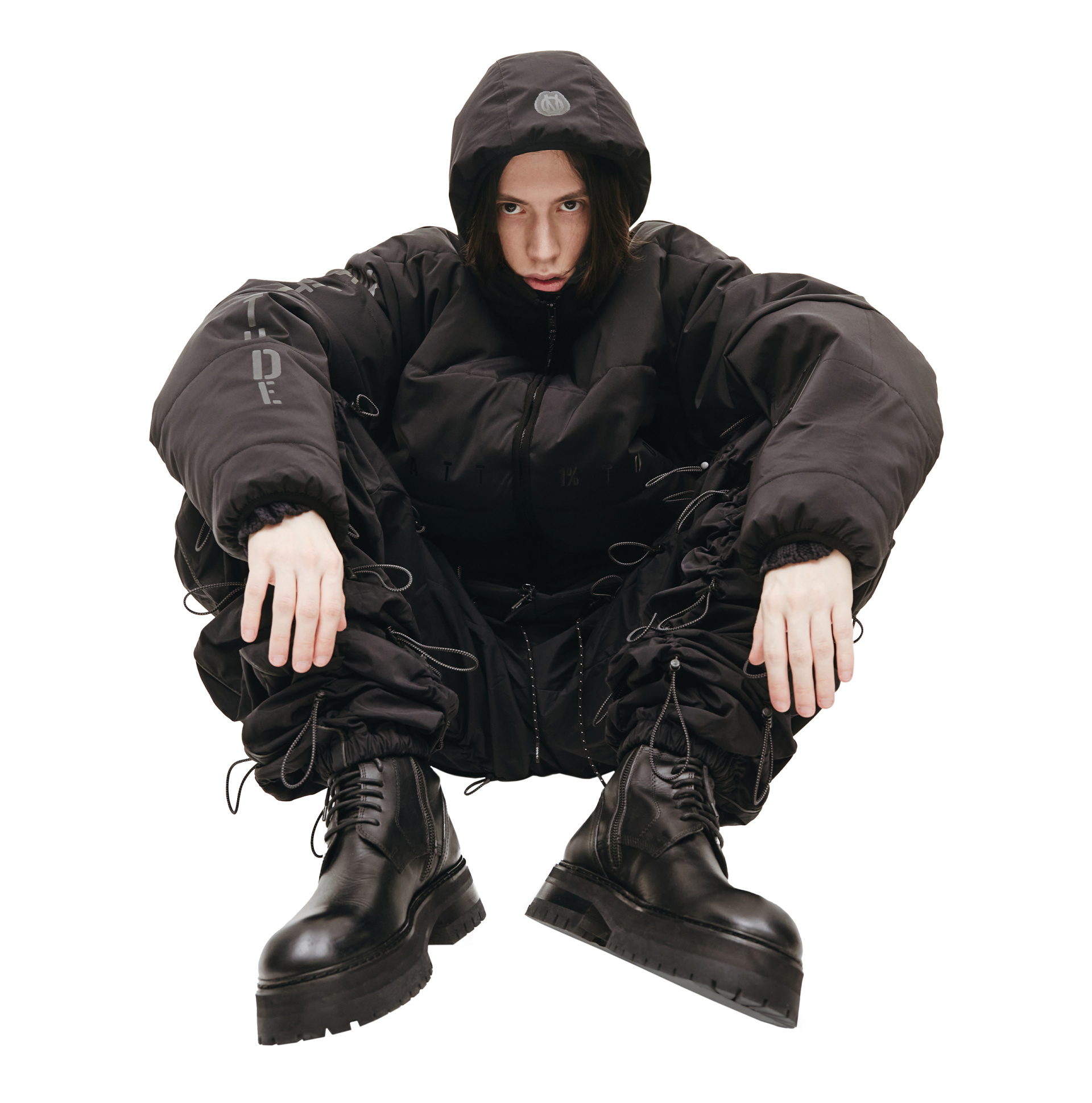 99% IS Черный пуховик с принтами ATT 1%