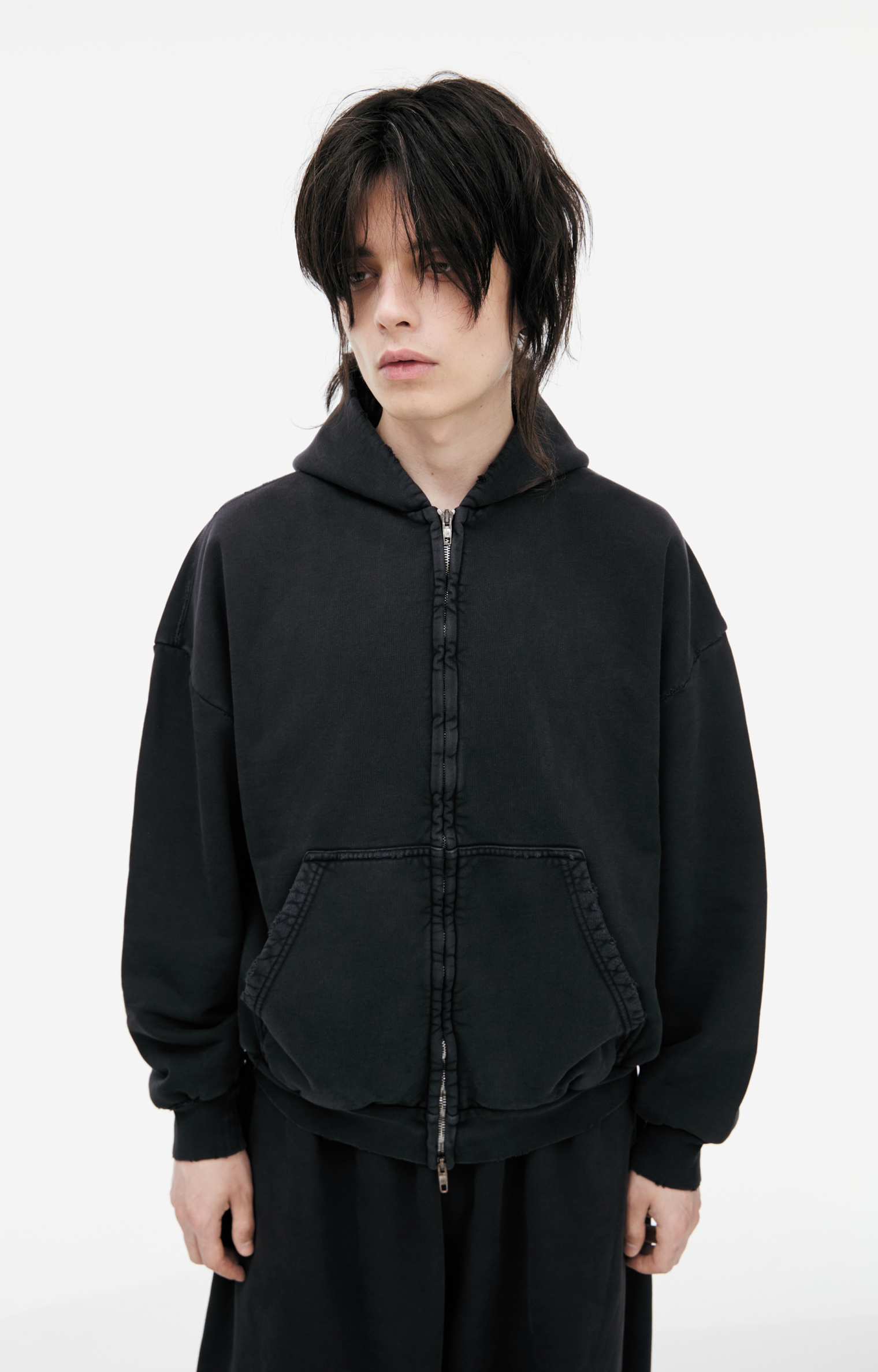 Balenciaga Худи-803264/TRVU1/1041 принт лого краской на спине, на молнии. выстир черн