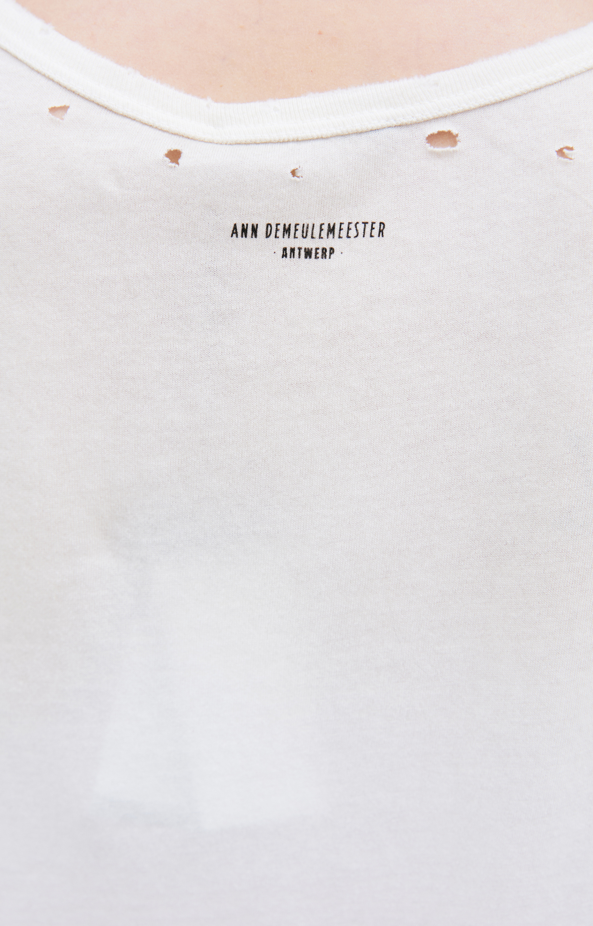 Ann Demeulemeester Короткая белая футболка с потертостями