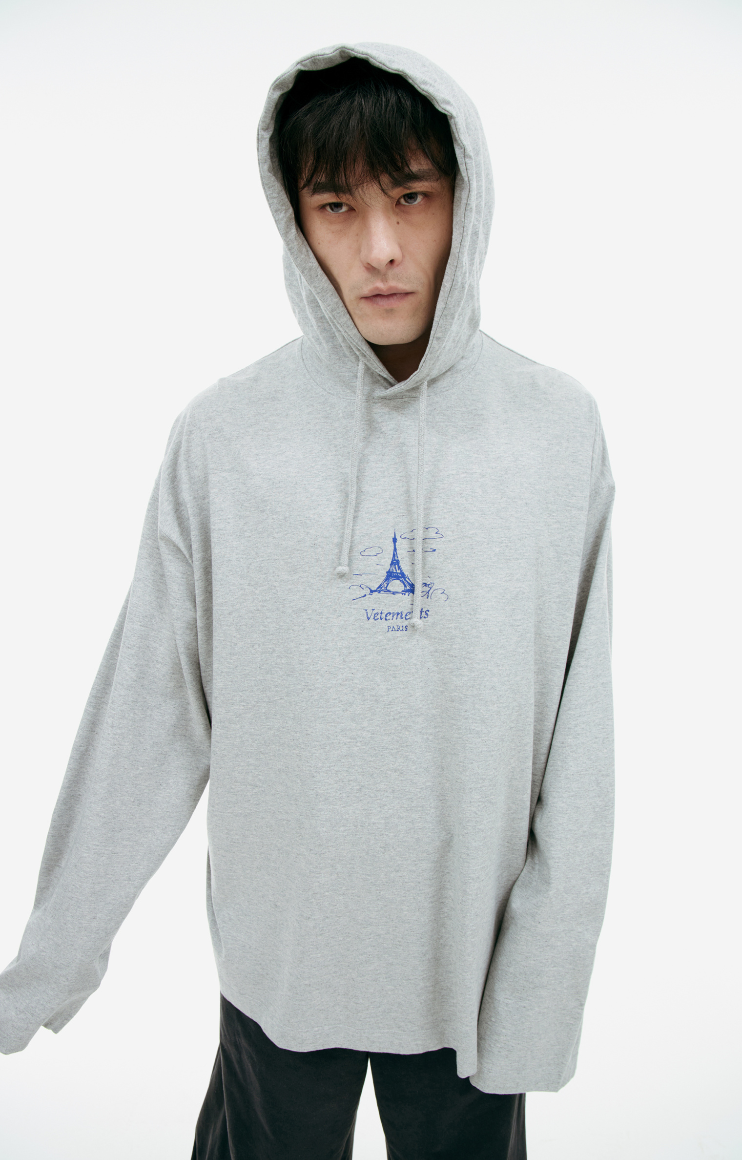 VETEMENTS Серое худи с принтом