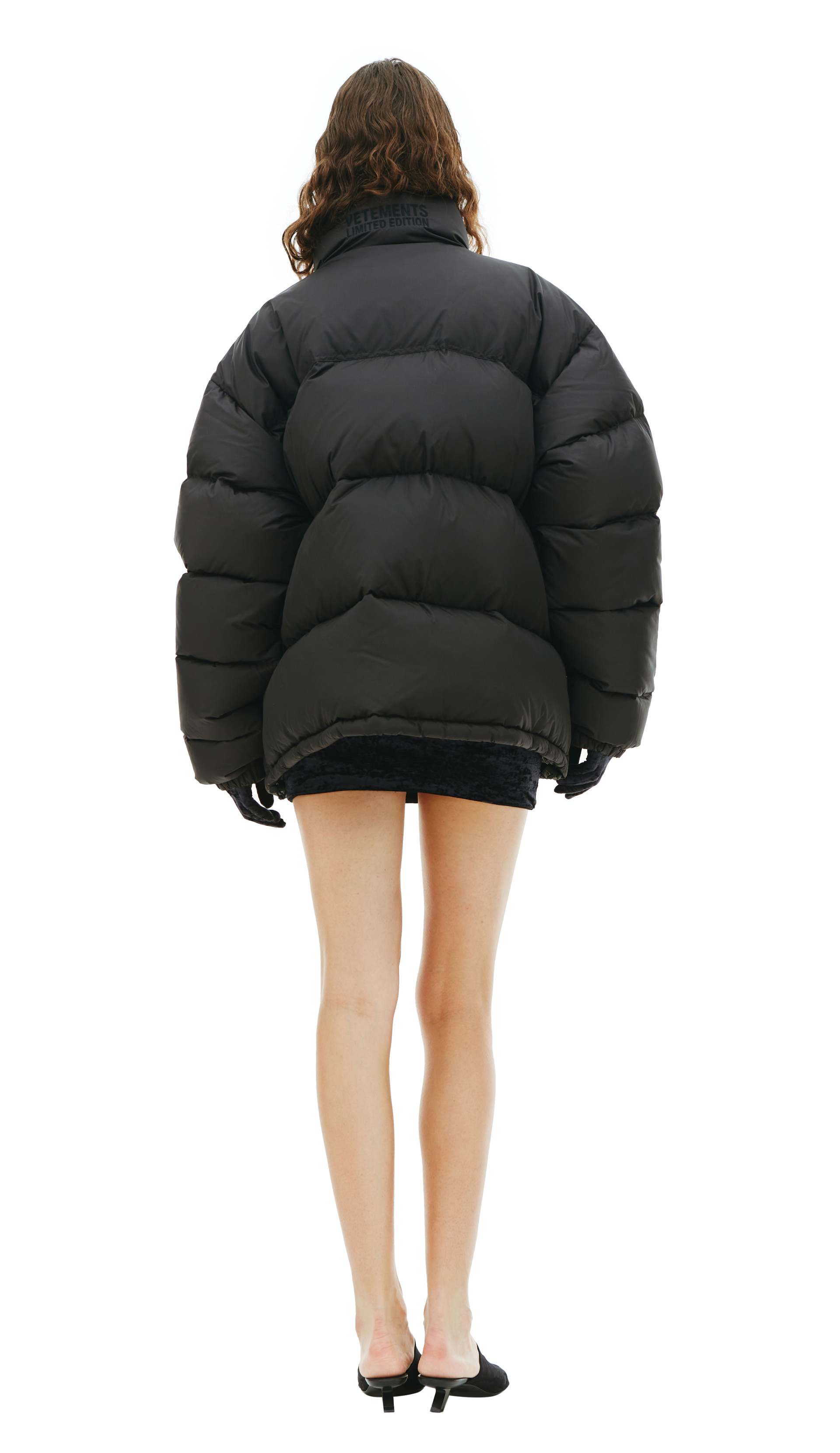 VETEMENTS Черный пуховик с логотипом