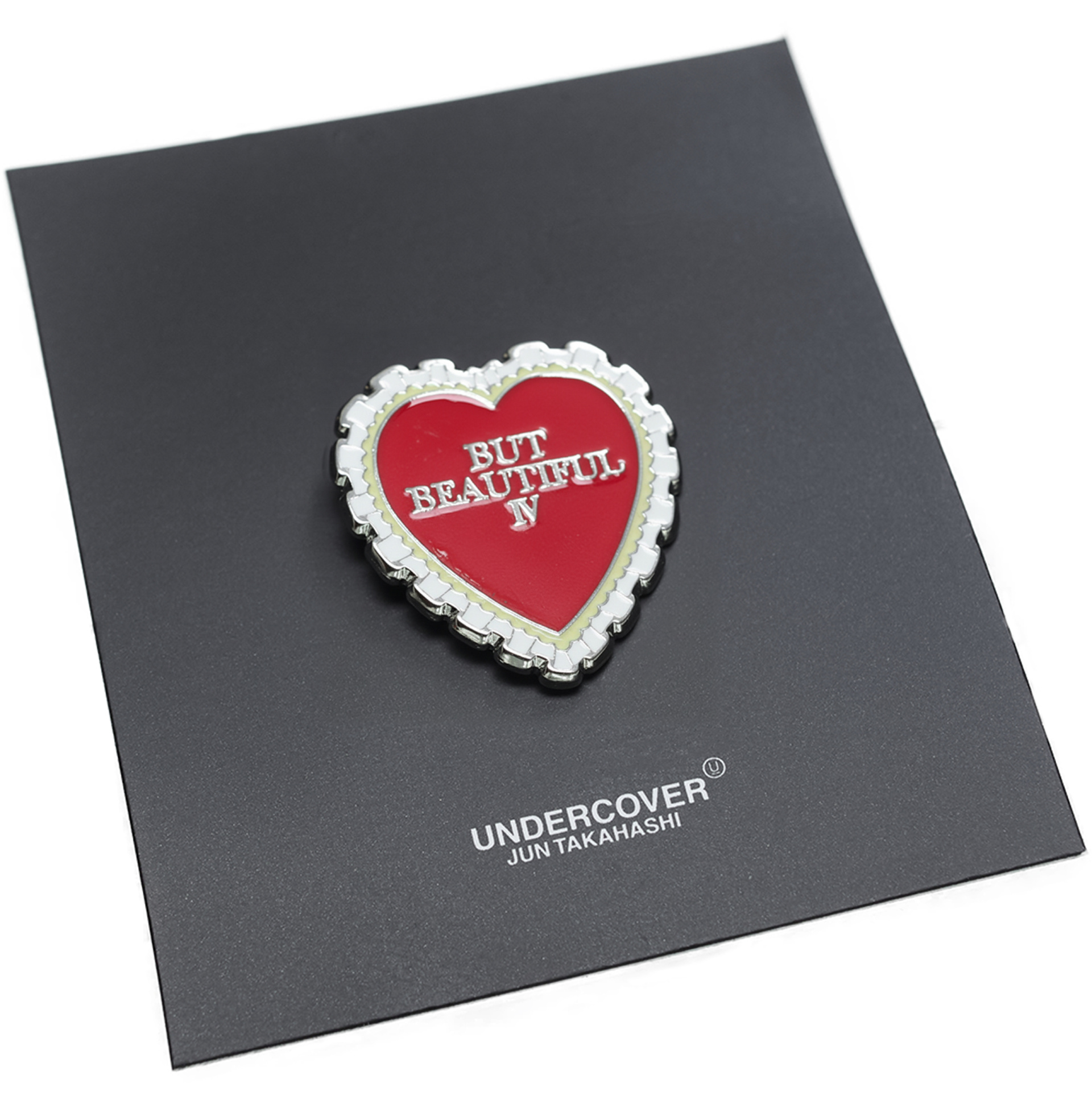 Undercover Значок \'but beautiful\'