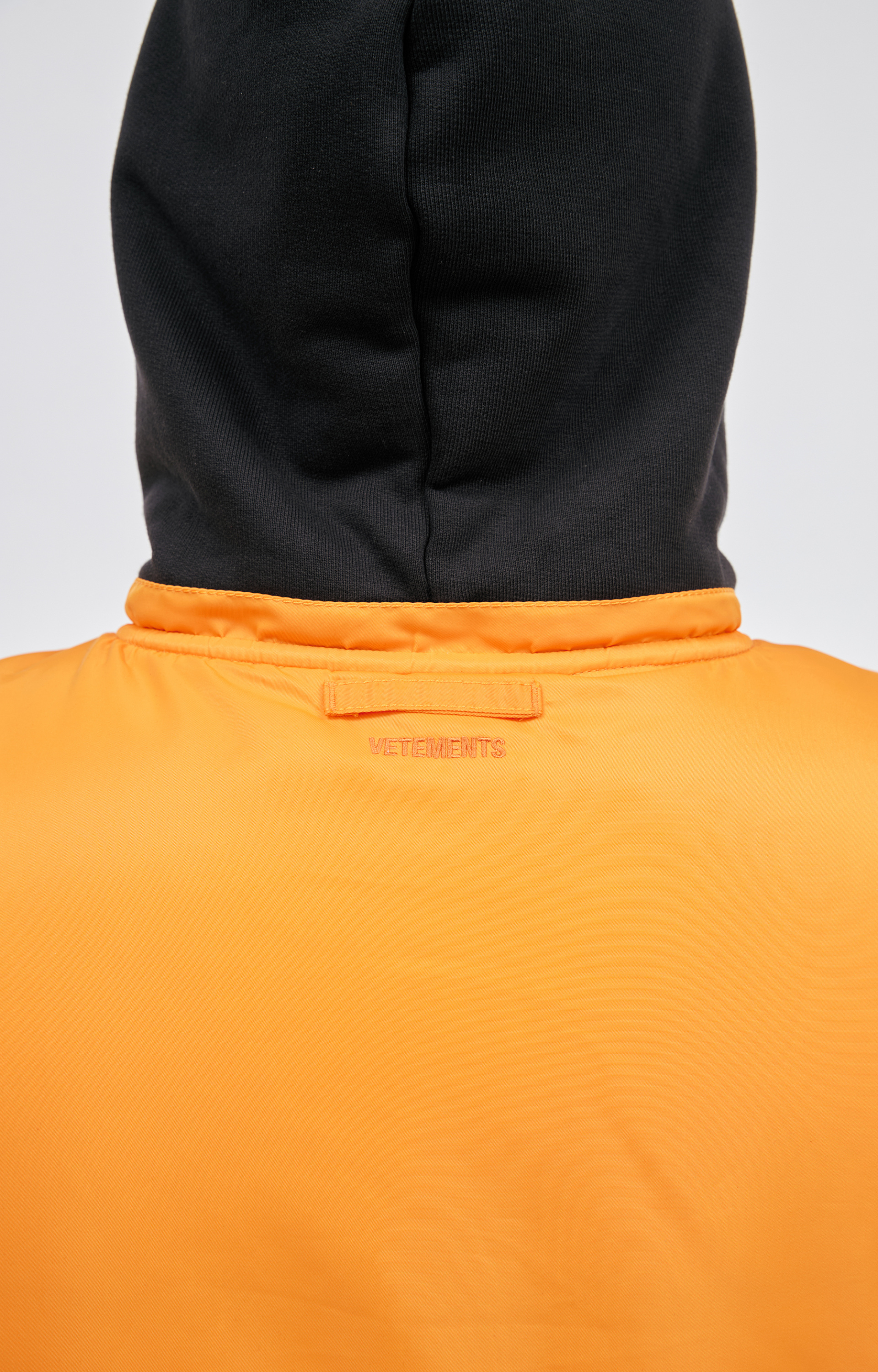 VETEMENTS Двусторонний жилет-бомбер с капюшоном