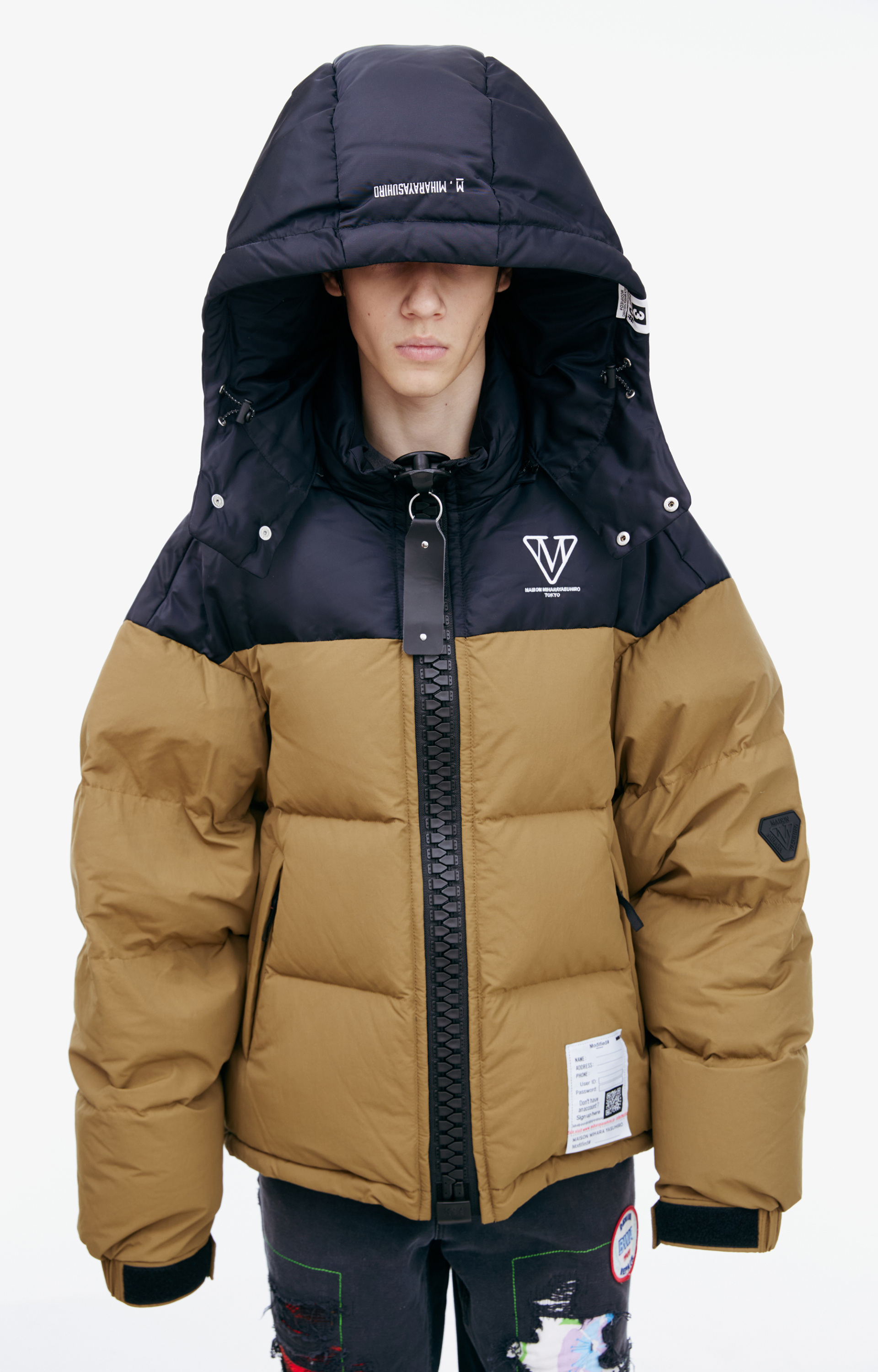 Maison Mihara Yasuhiro Оверсайз пуховик с патчем