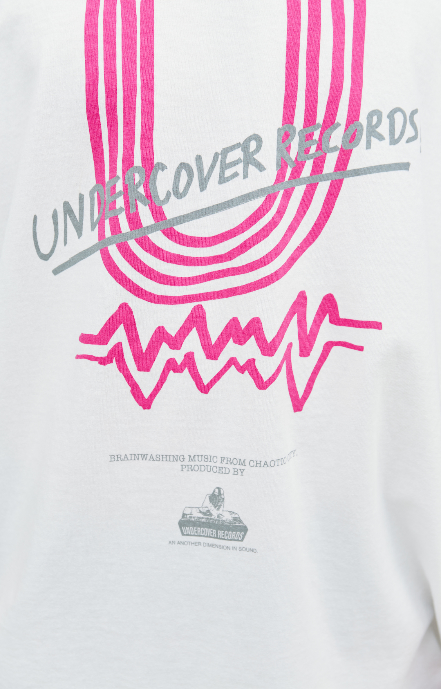 Undercover Белая футболка с принтом Undercover Records