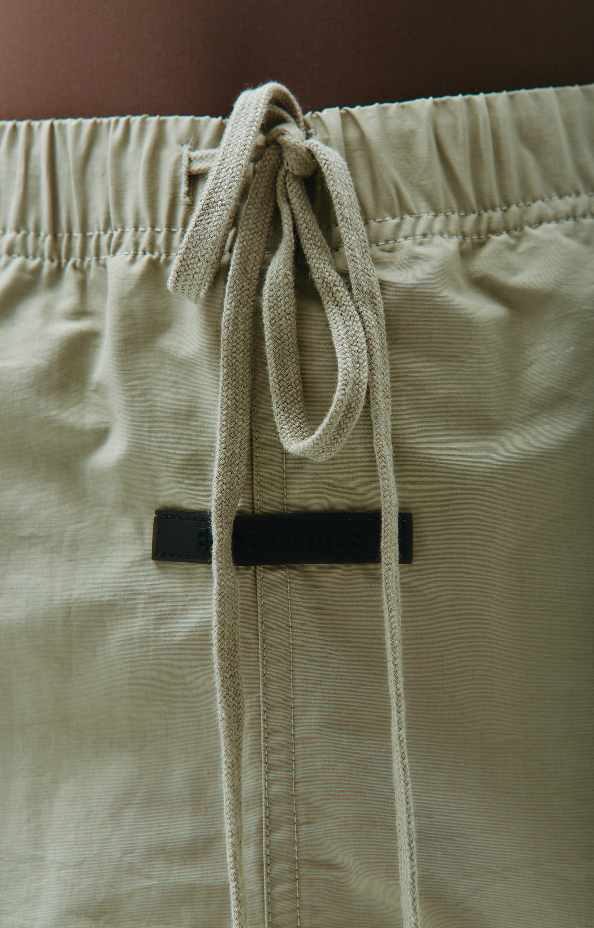 Fear of God Essentials Нейлоновые спортивные брюки с логотипом