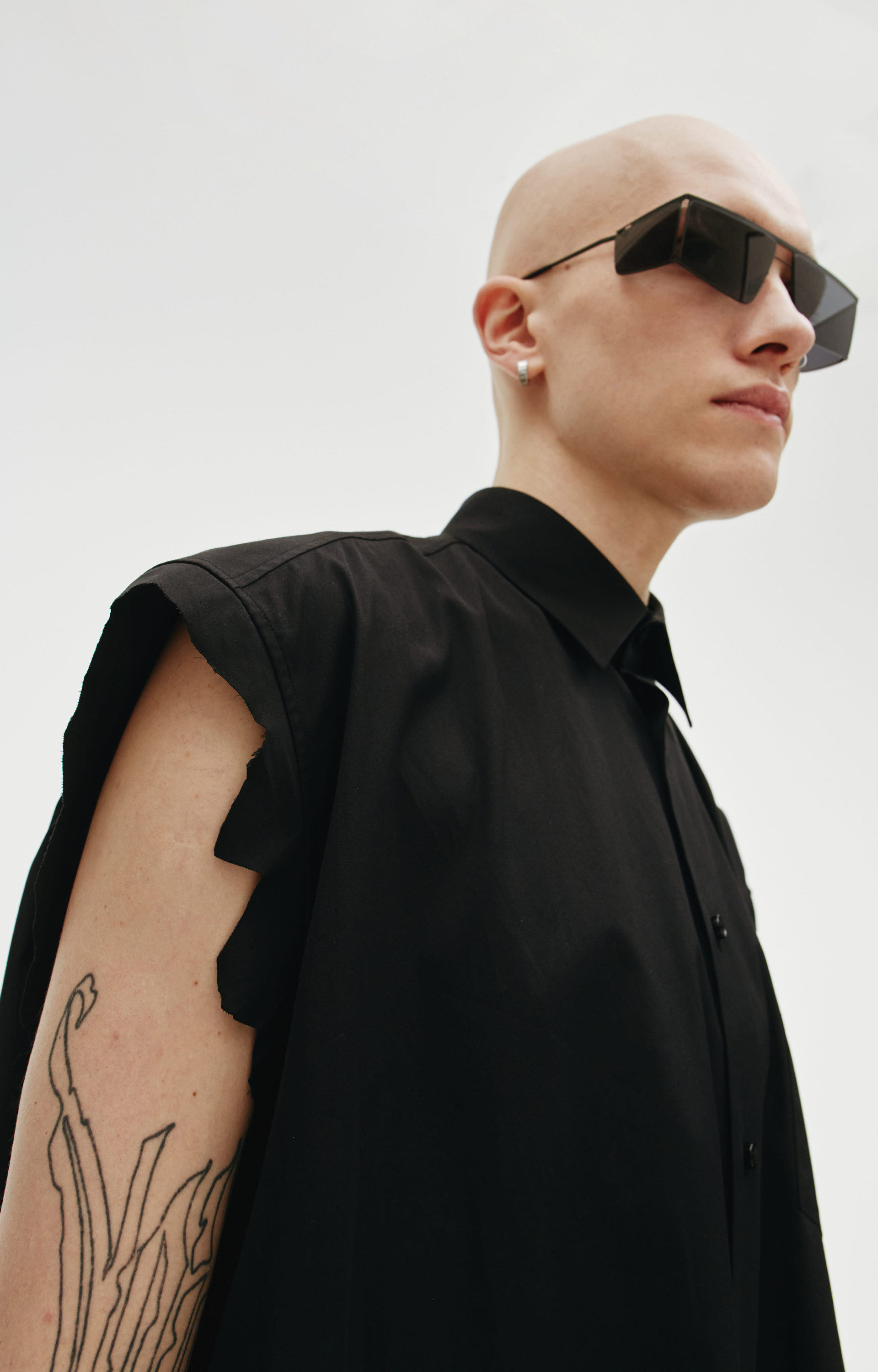 VETEMENTS Черная рубашка без рукавов