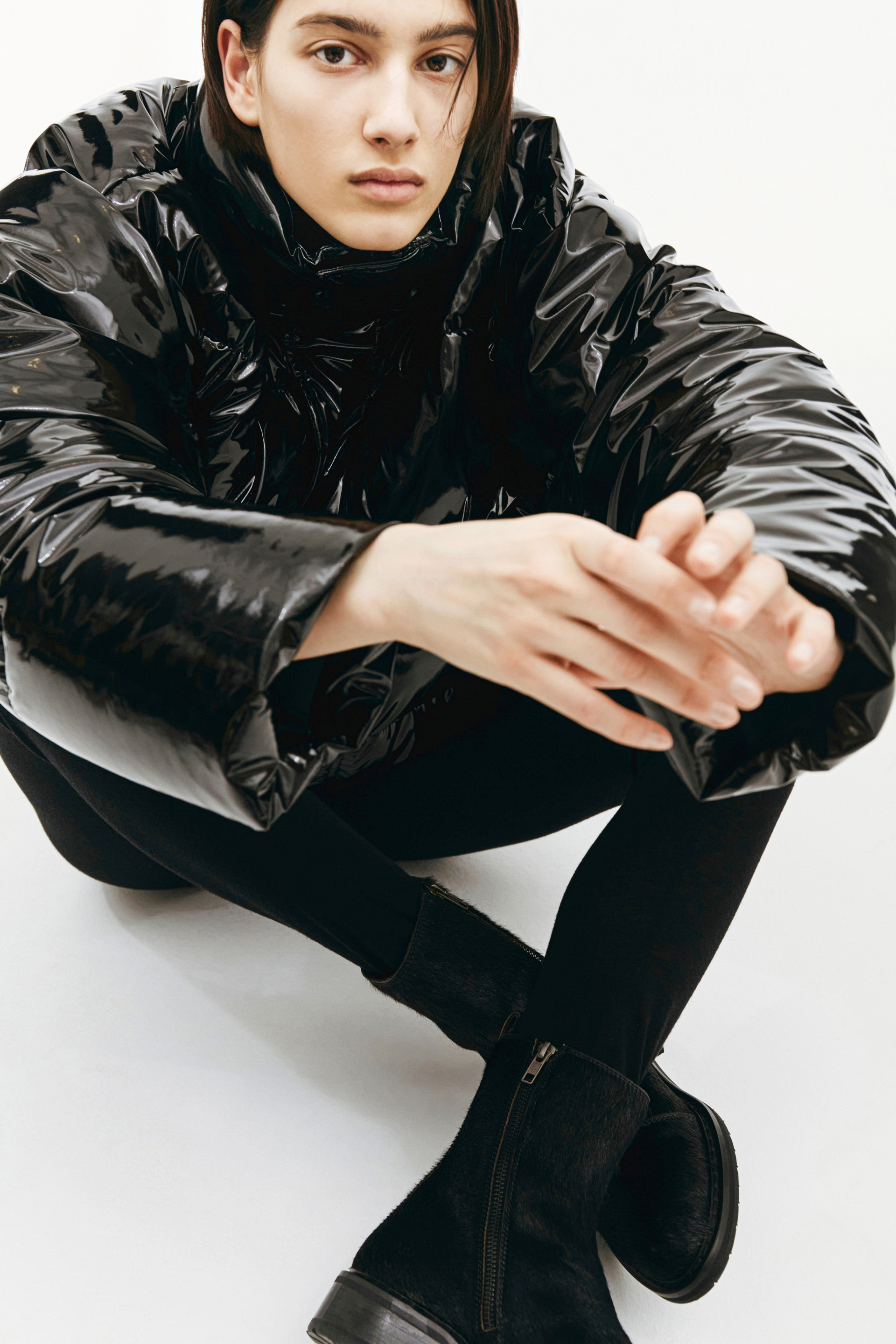 Balenciaga Укороченный лакированный пуховик