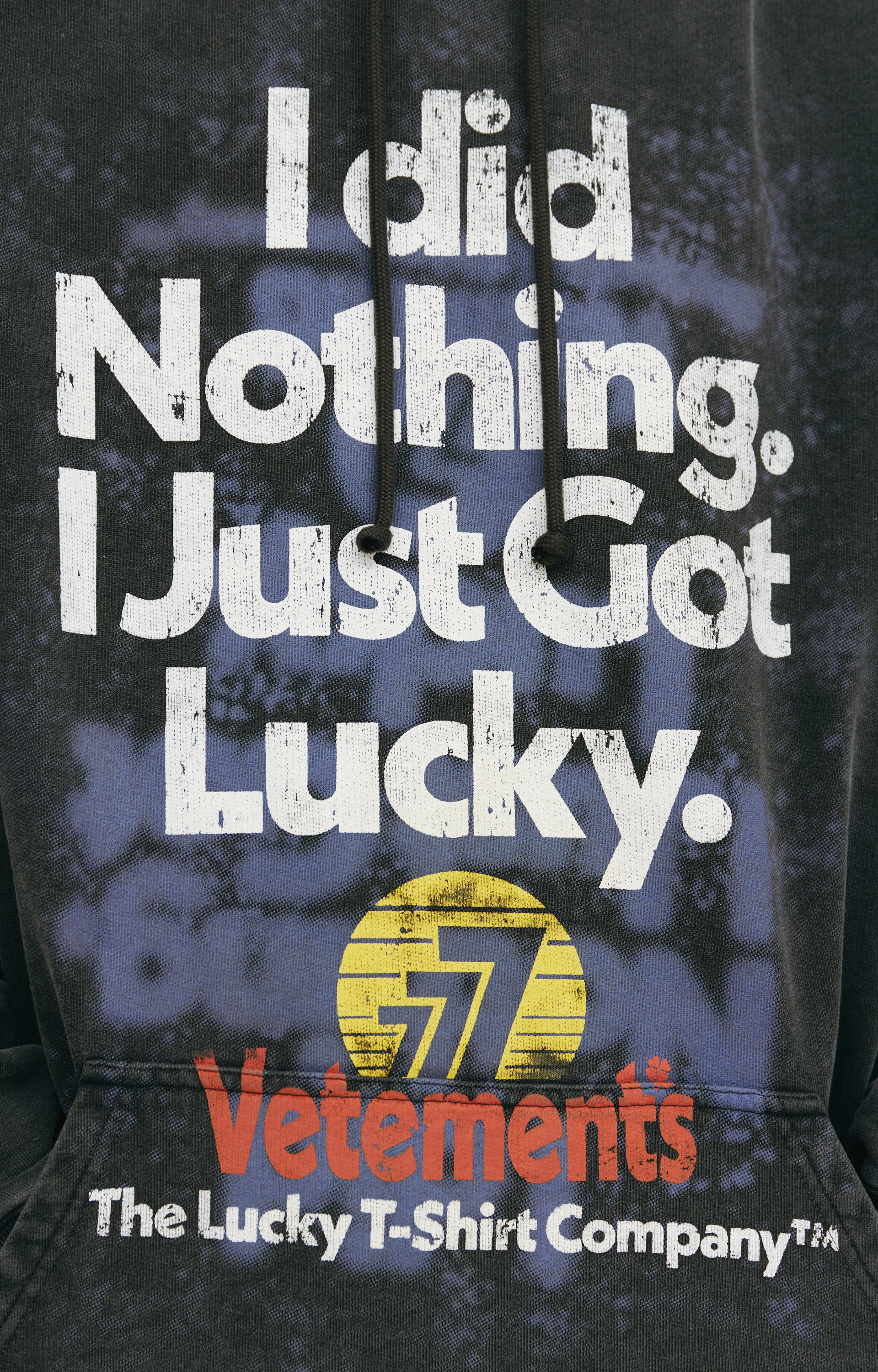 VETEMENTS Оверсайз худи с принтом