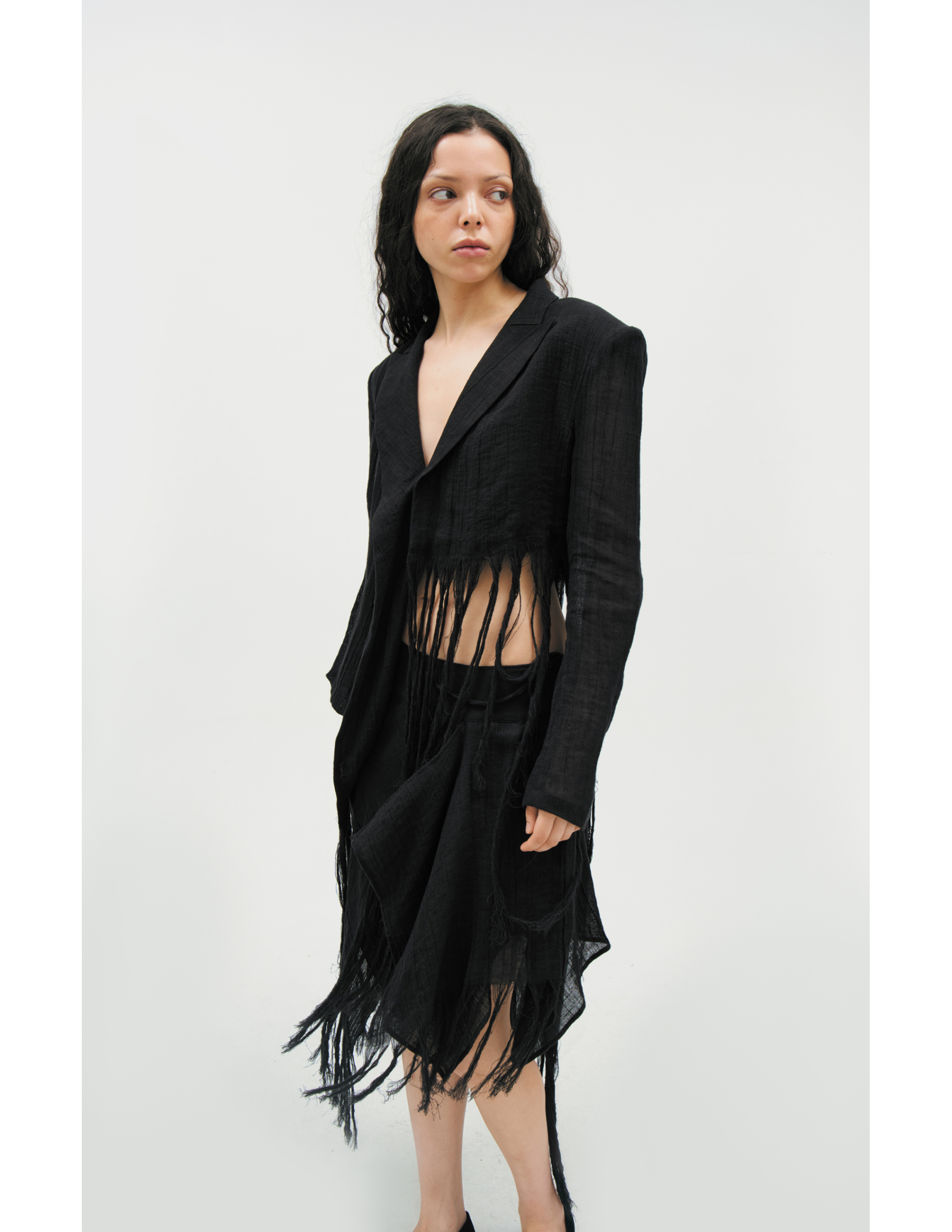 Yohji Yamamoto Куртка-FK-J01-307-1 асимметричный крой, необработанные края с бахромой, черная