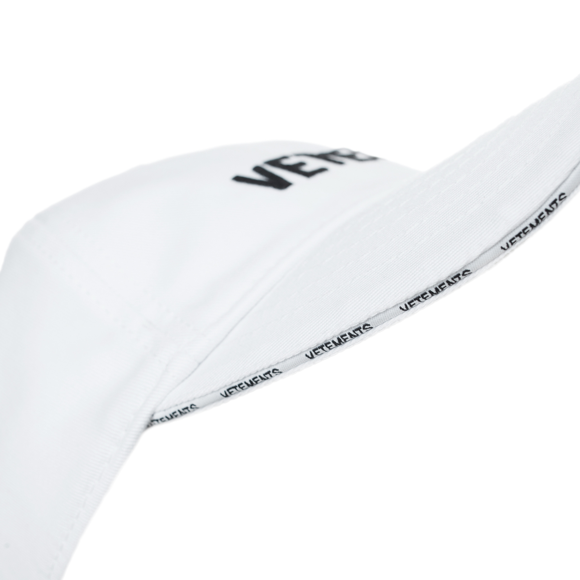 VETEMENTS Кепка с вышивкой логотипа