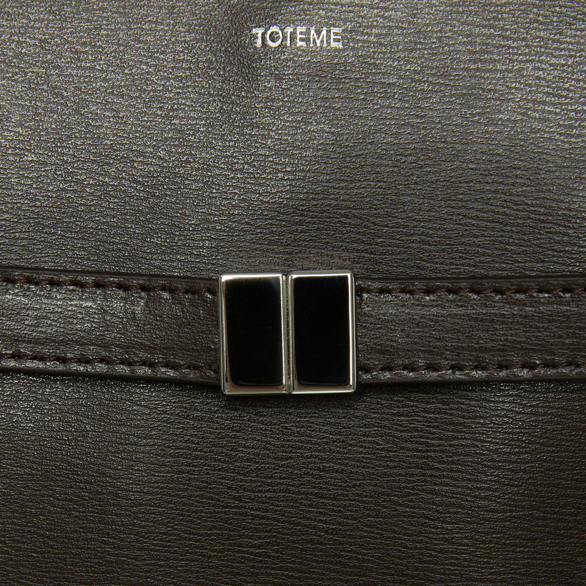TOTEME Кожаная сумка с замком перекладиной