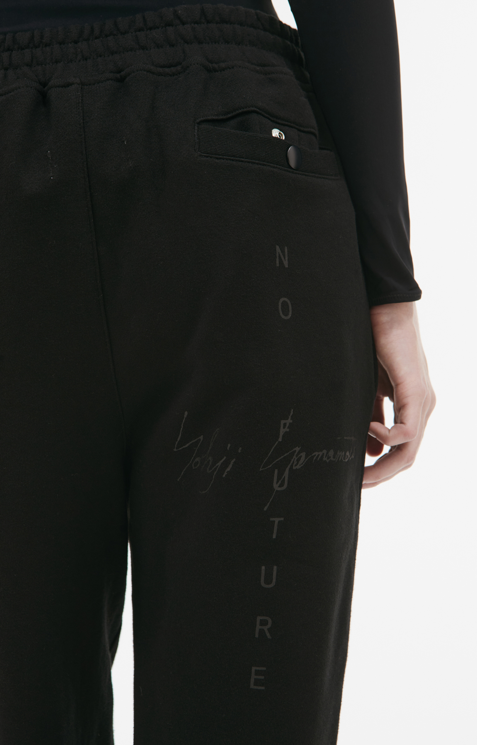 Yohji Yamamoto Черные брюки с патчем