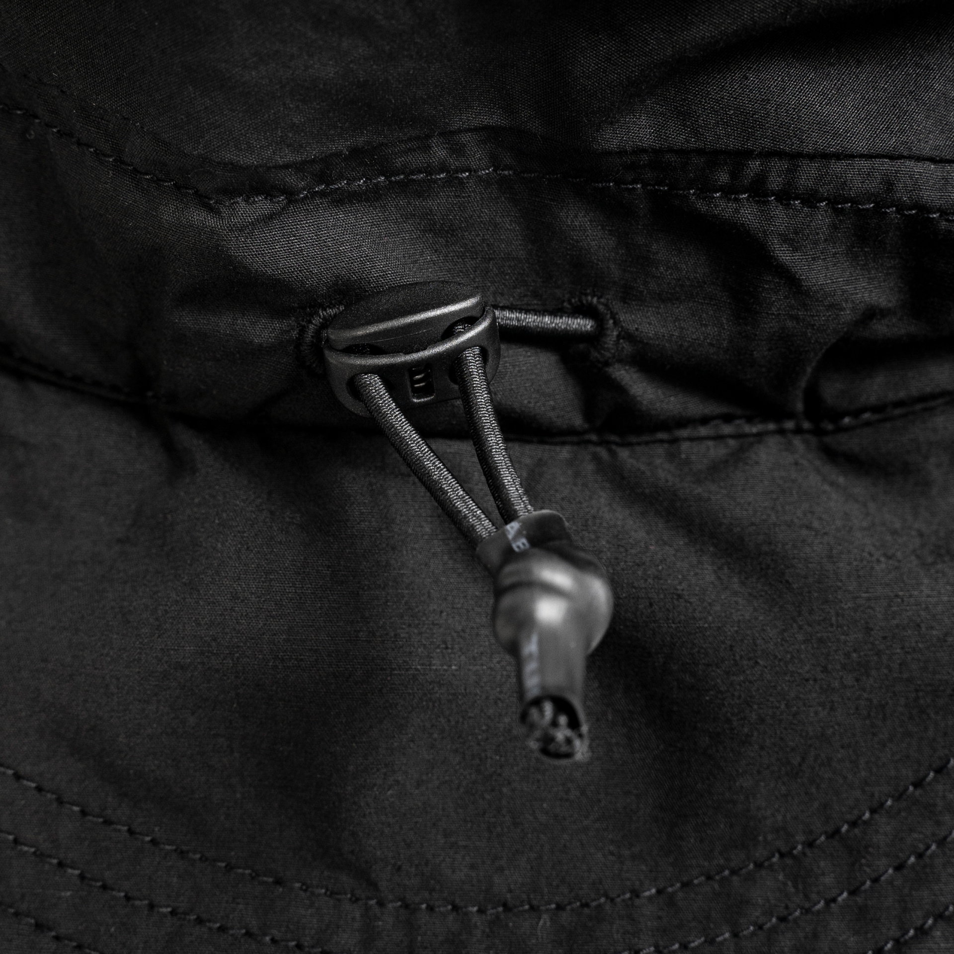 The Viridi-Anne Черная шапка-маска на кнопках