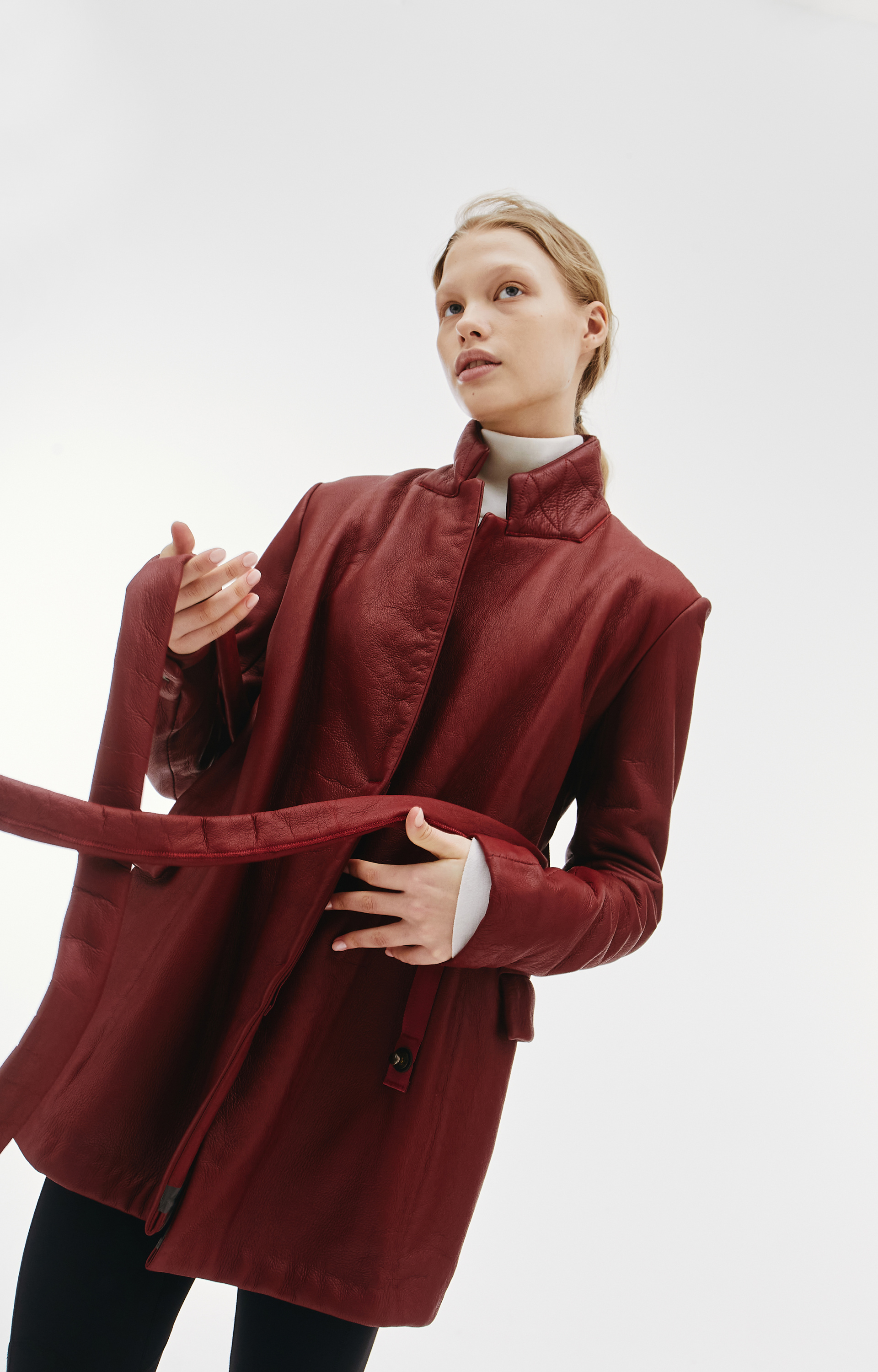 Isaac Sellam Утепленная бордовая куртка на поясе