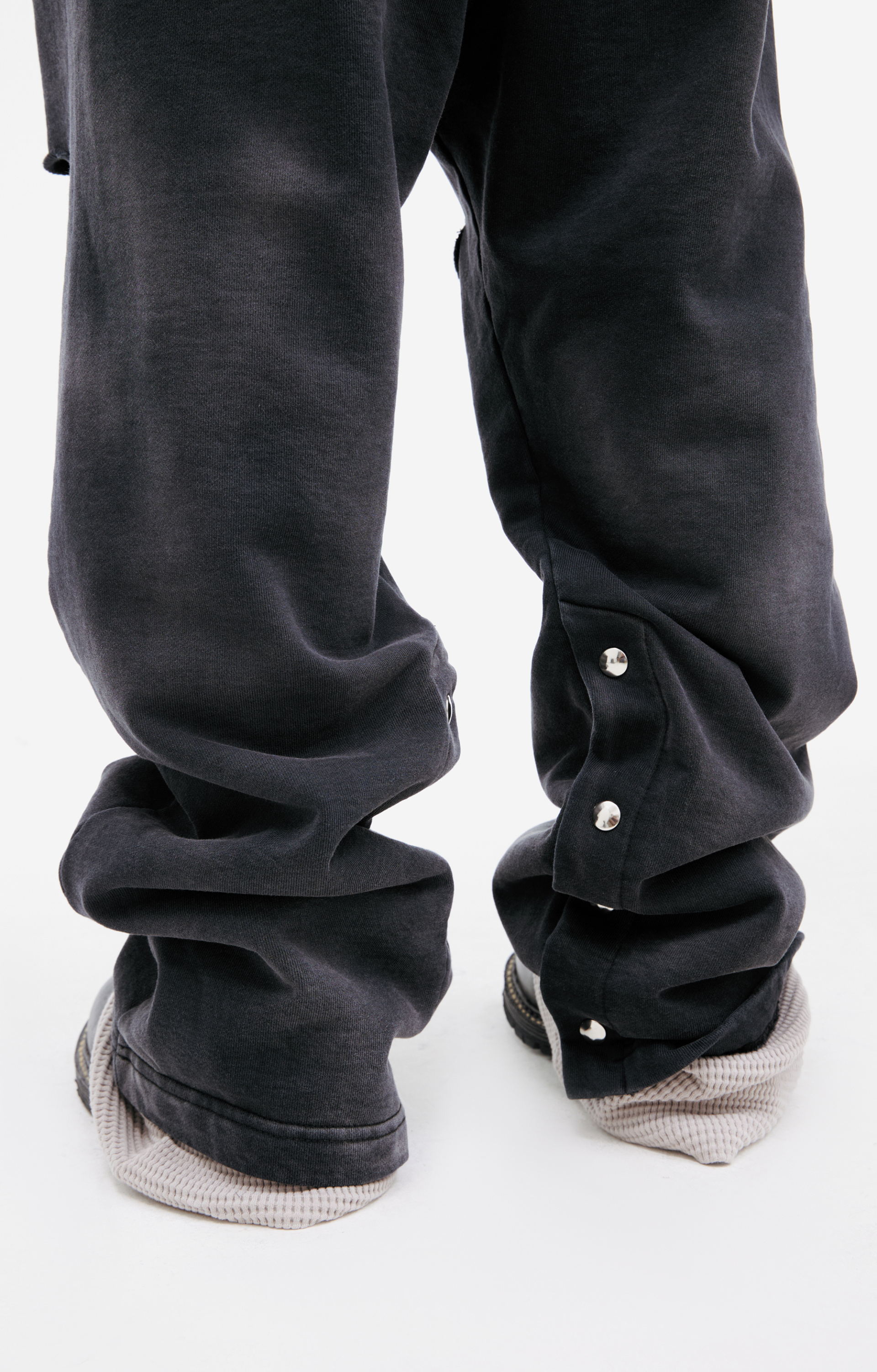 Satoshi Nakamoto Рваные брюки с логотипом