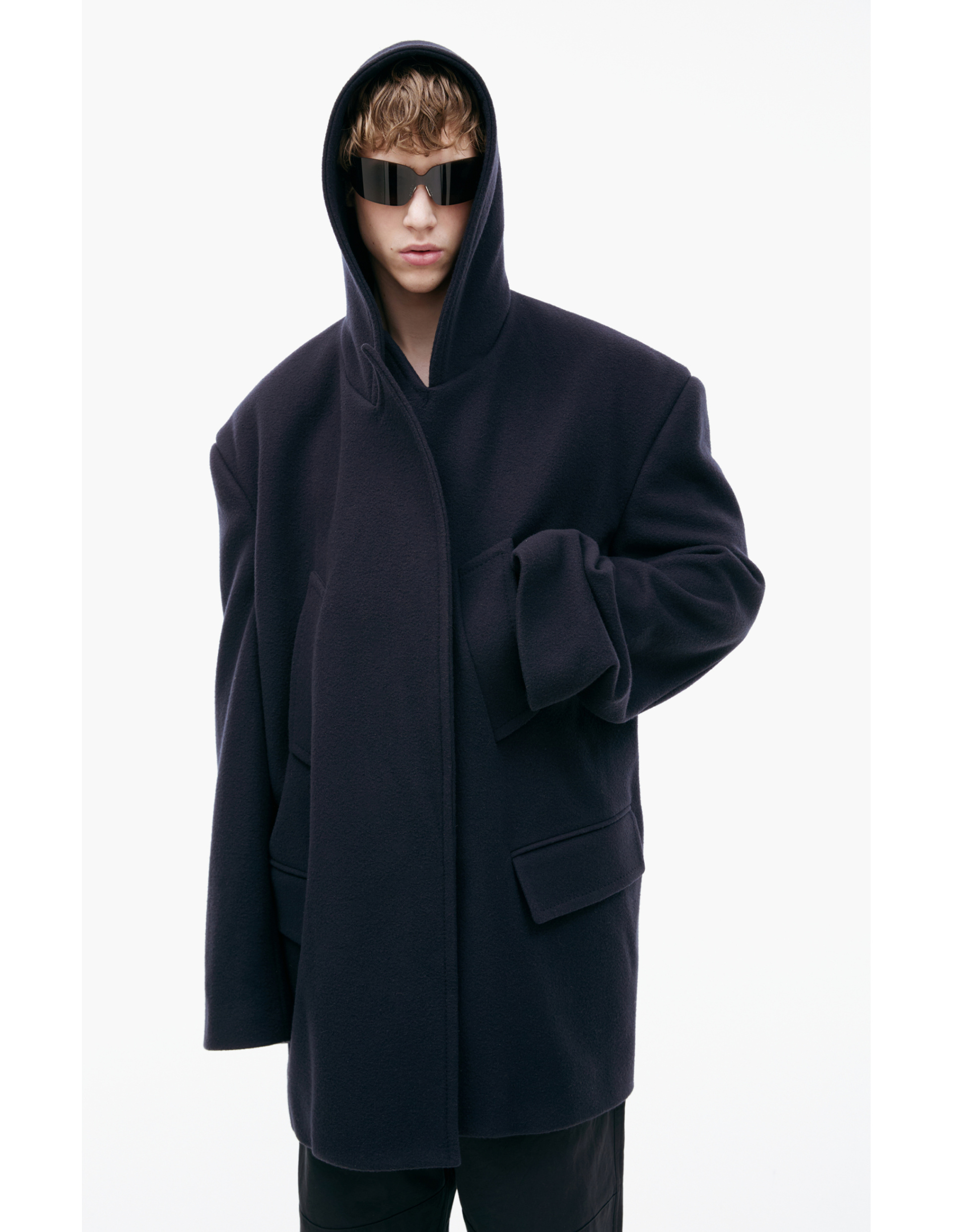 Balenciaga Пальто-852339/TQU14/4100 с капюшеном, карманы на груди,большой ворот,черный