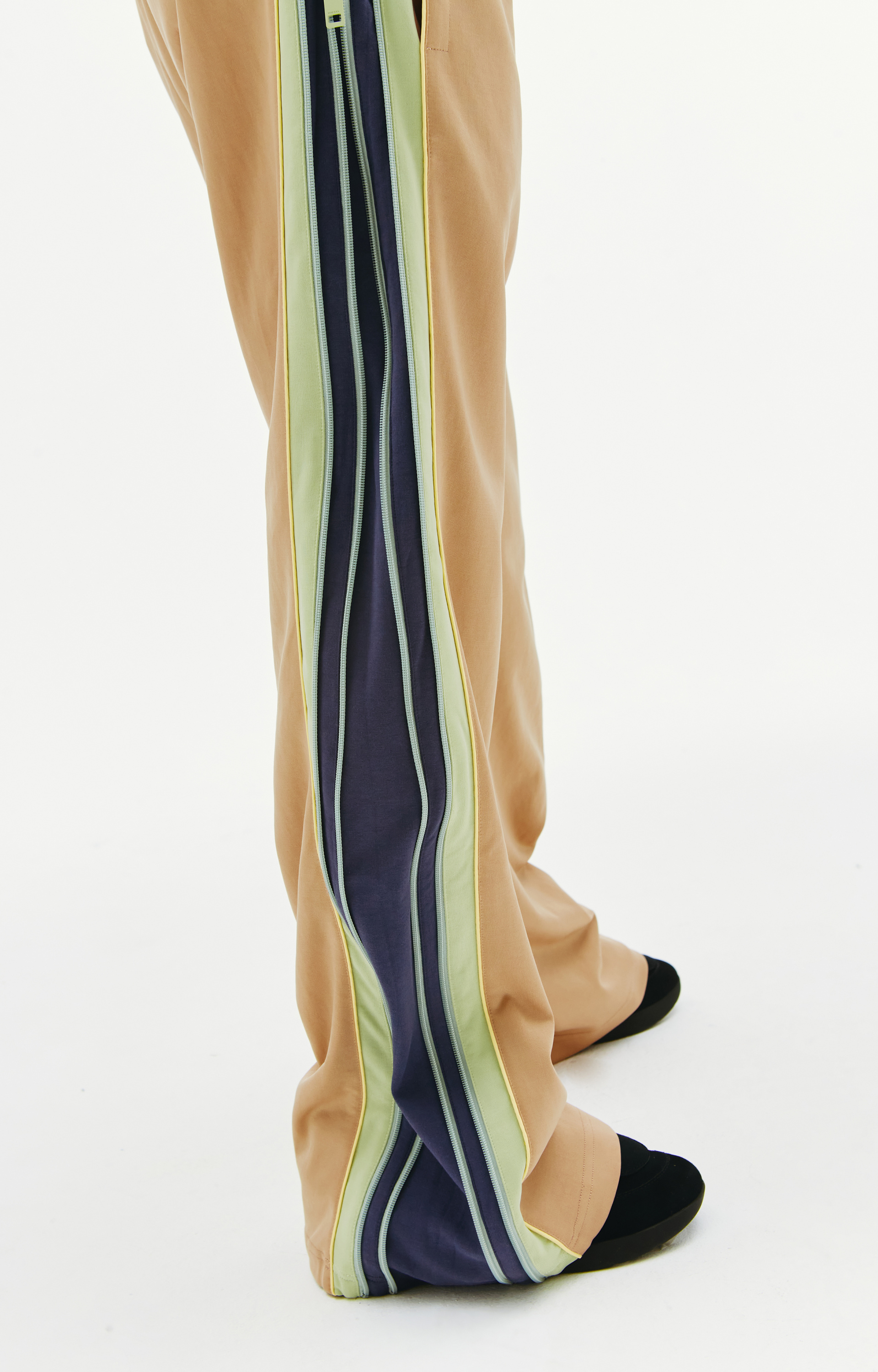 Diesel Бежевые брюки с лампасами