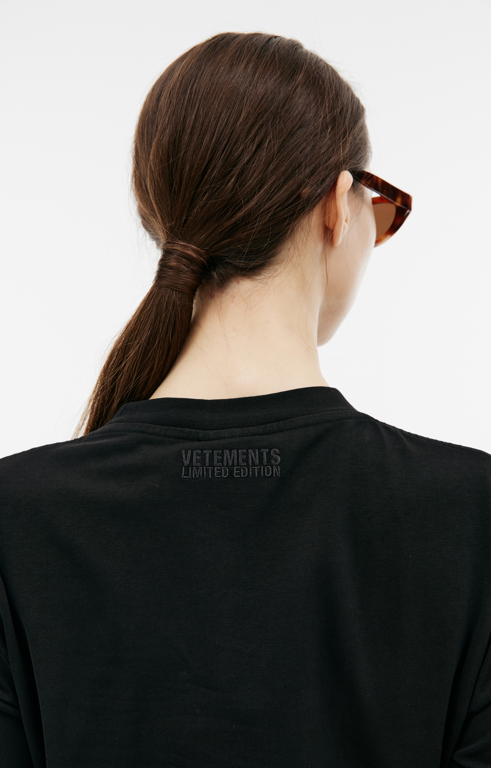 VETEMENTS Асимметричное платье с логотипом