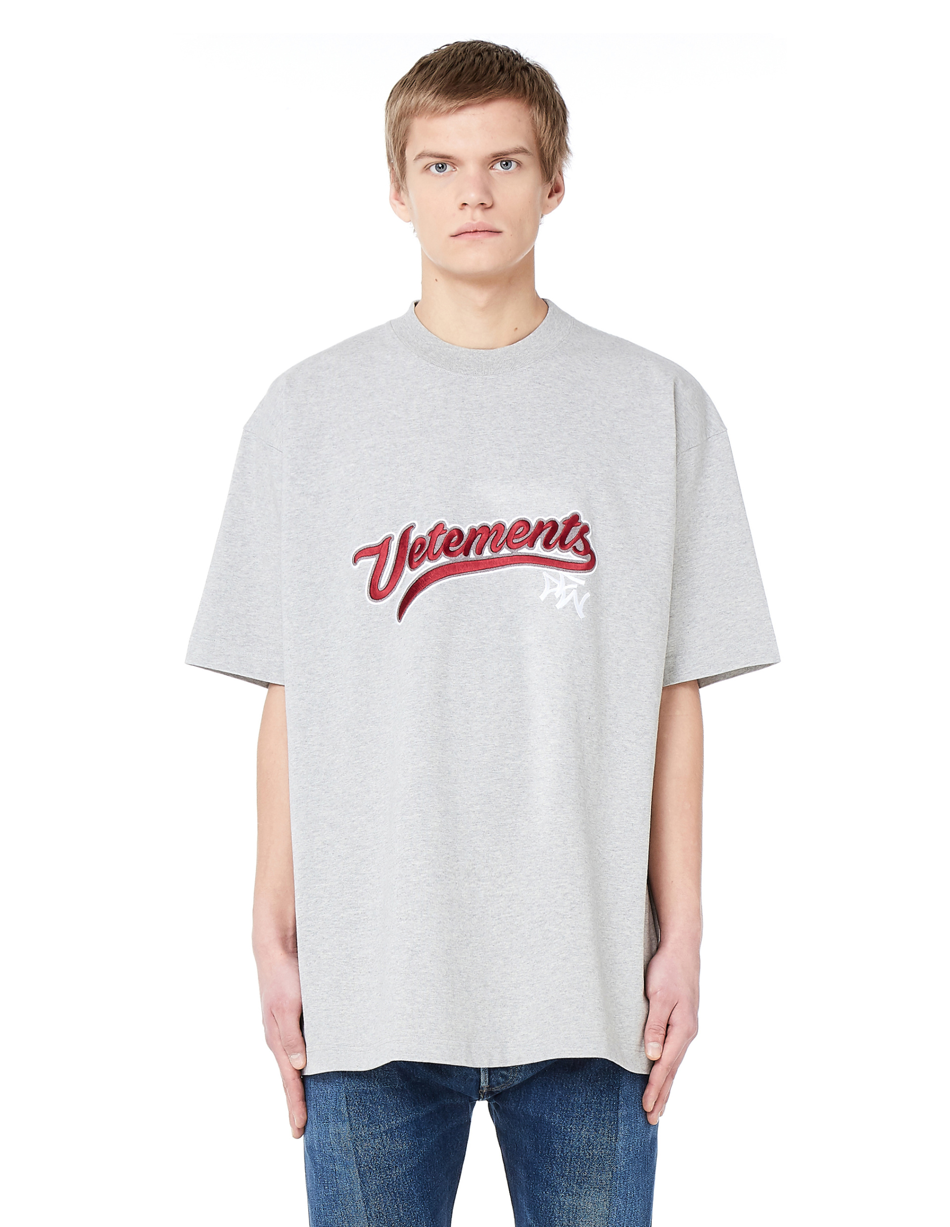 VETEMENTS Футболка с вышивкой с логотипом