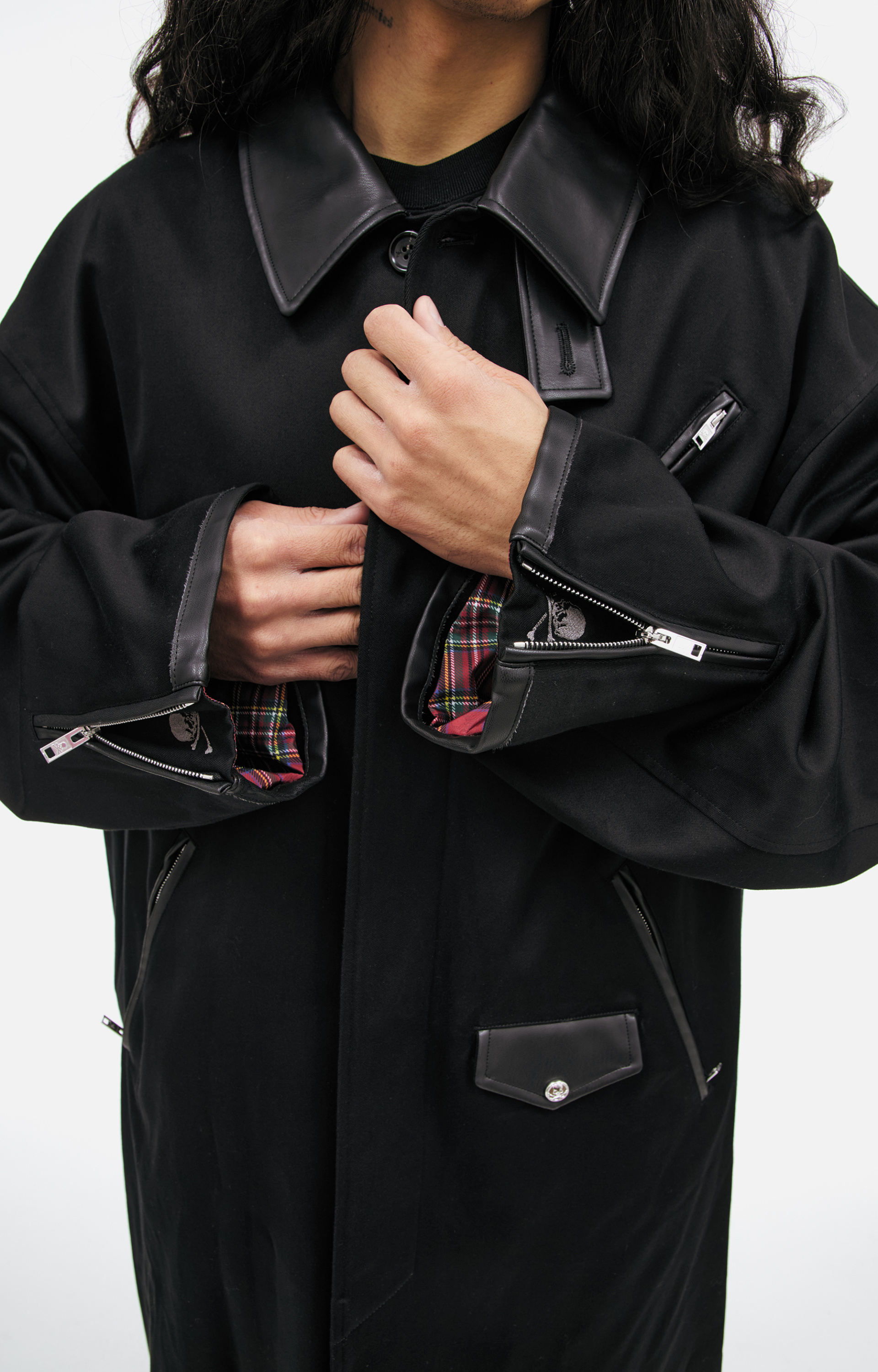 Mastermind WORLD Черное пальто с логотипом