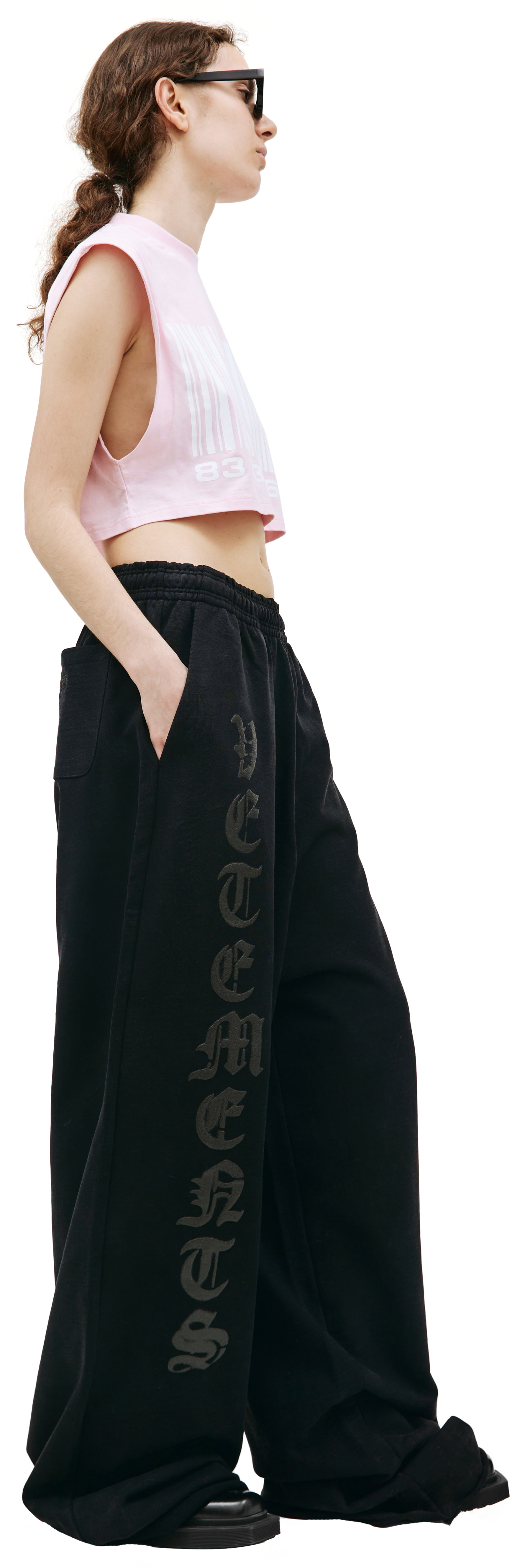 VETEMENTS Широкие брюки с принтом Анархия