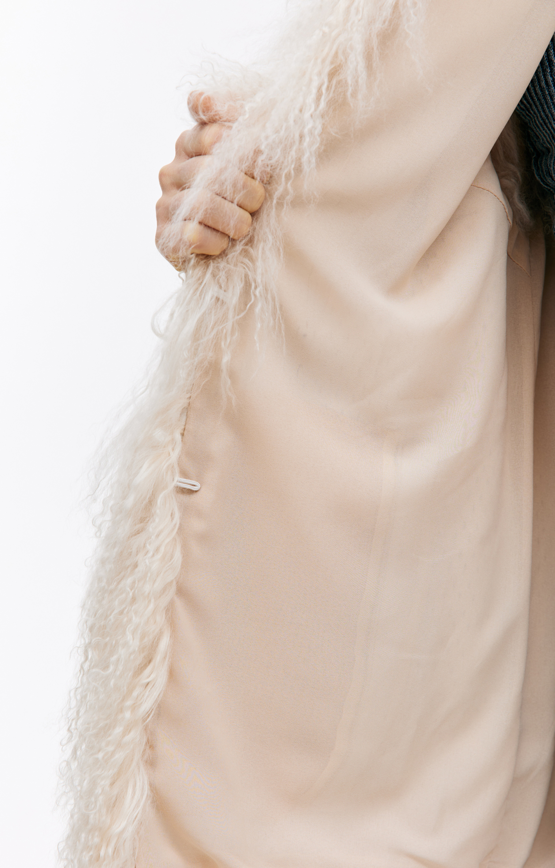 Blumarine Меховой жилет с кожаными ремнями