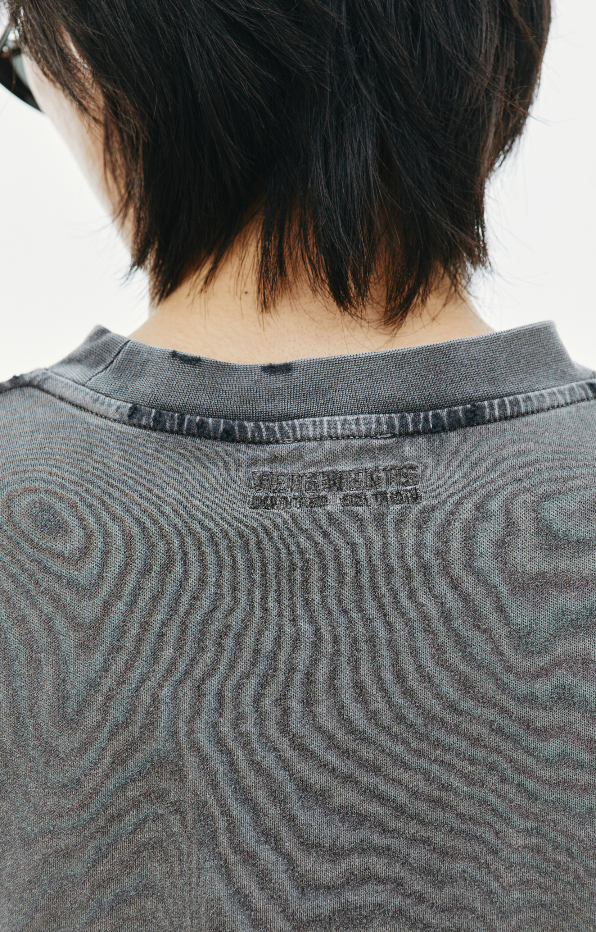 VETEMENTS Оверсайз футболка \'Tease me\'