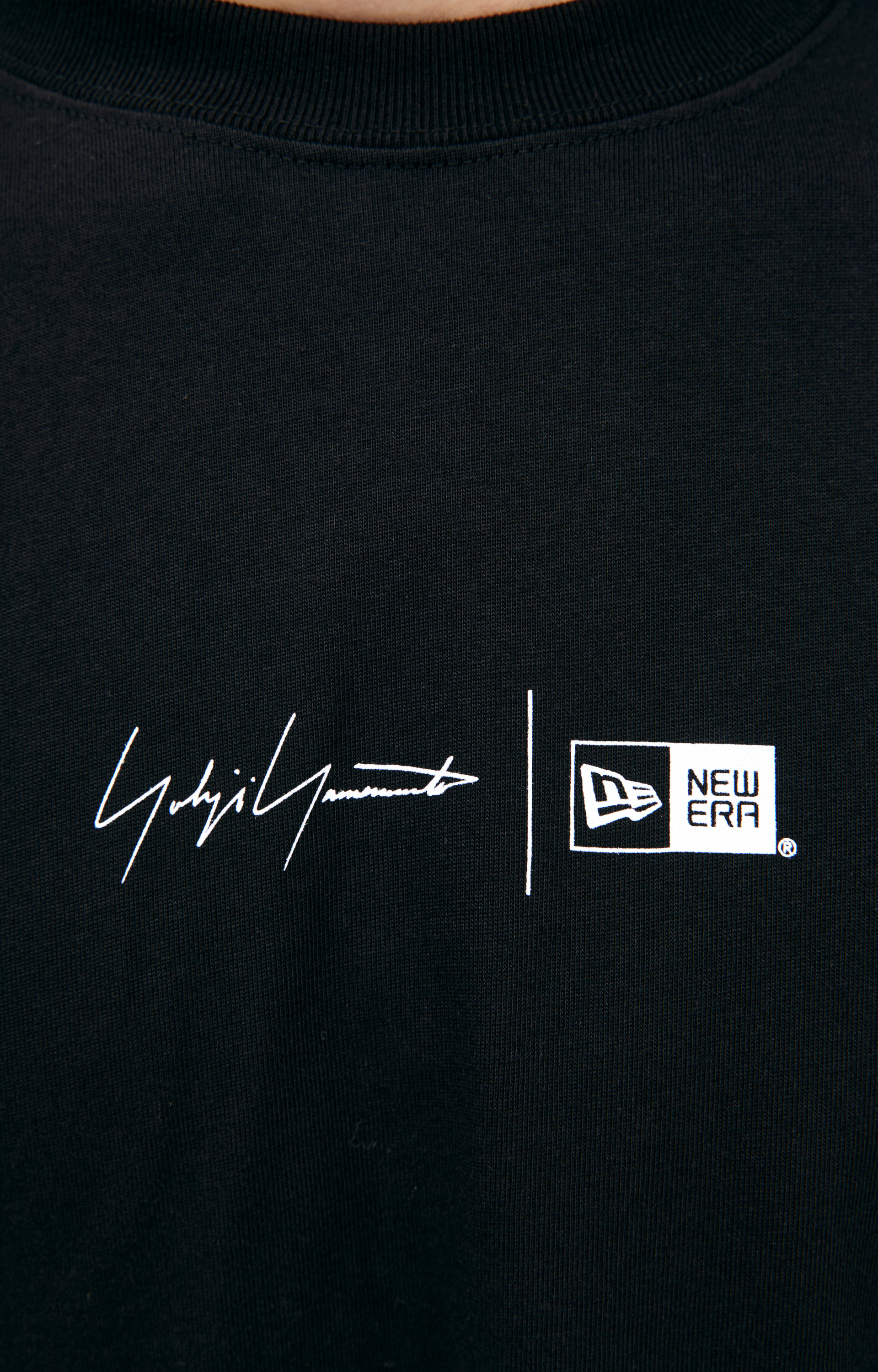 Yohji Yamamoto Лонгслив с принтом Yohji Yamamoto x NEW ERA