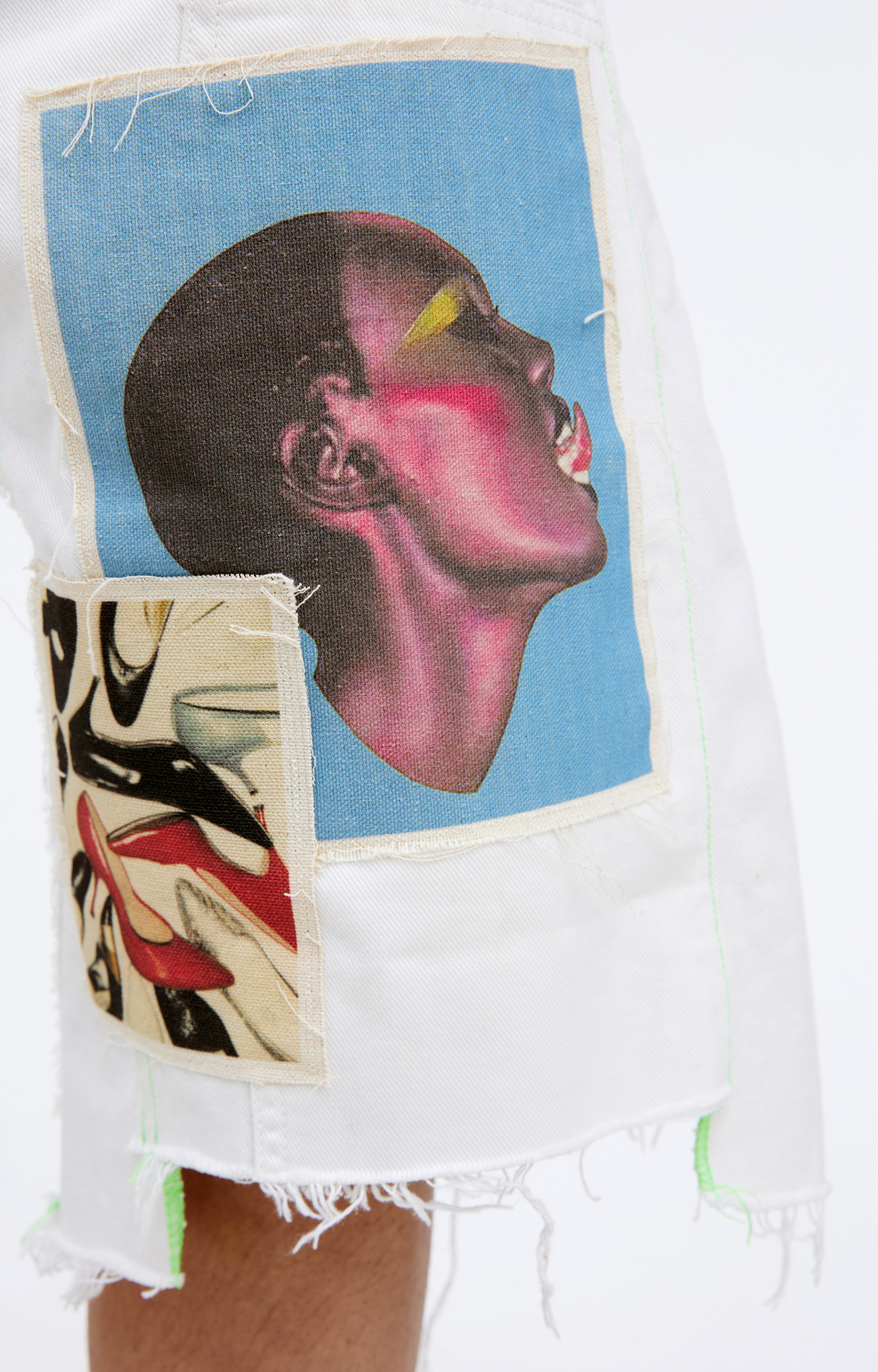 BETTER WITH AGE Белые шорты с патчами