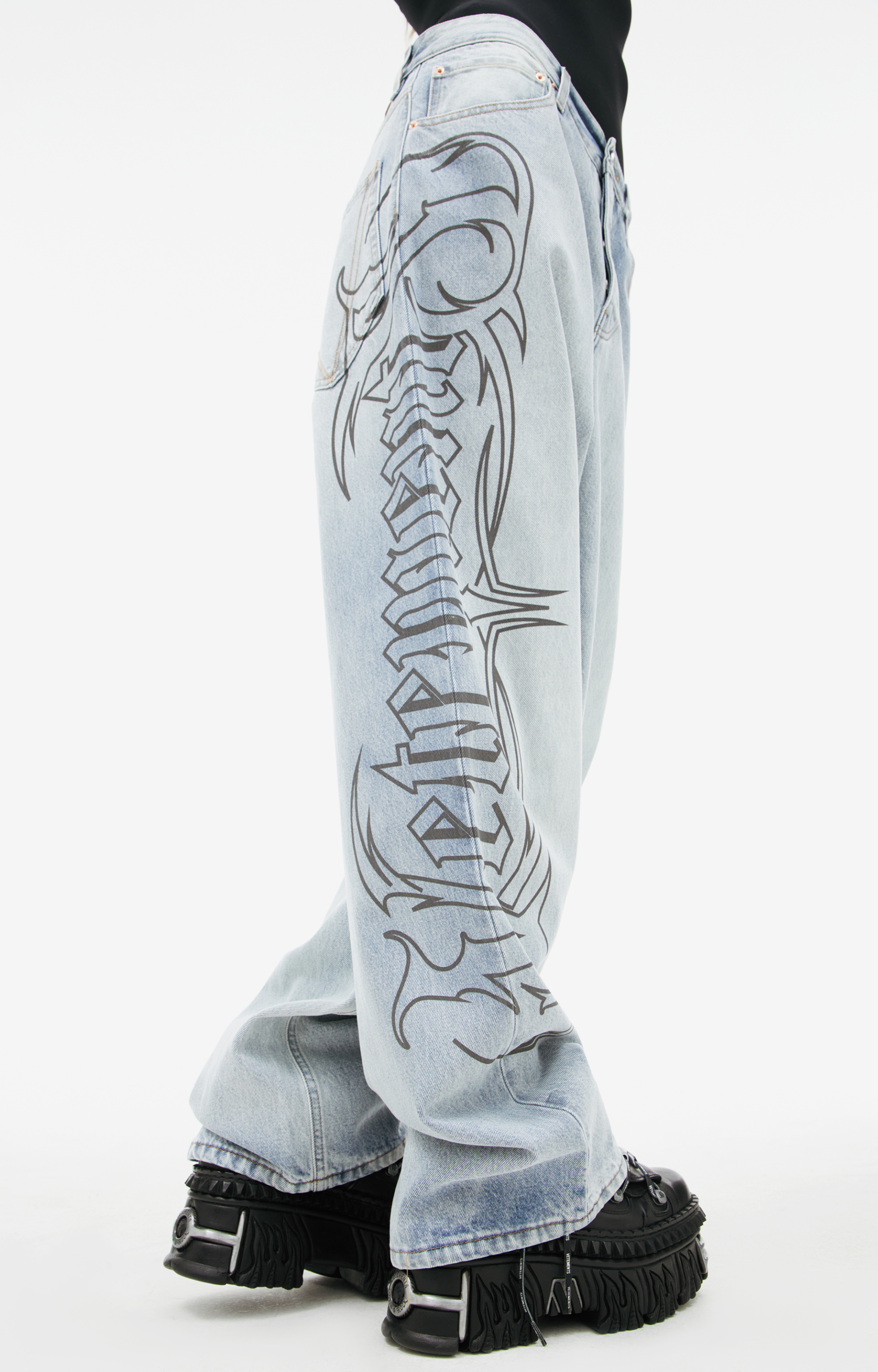 VETEMENTS Джинсы с логотипом